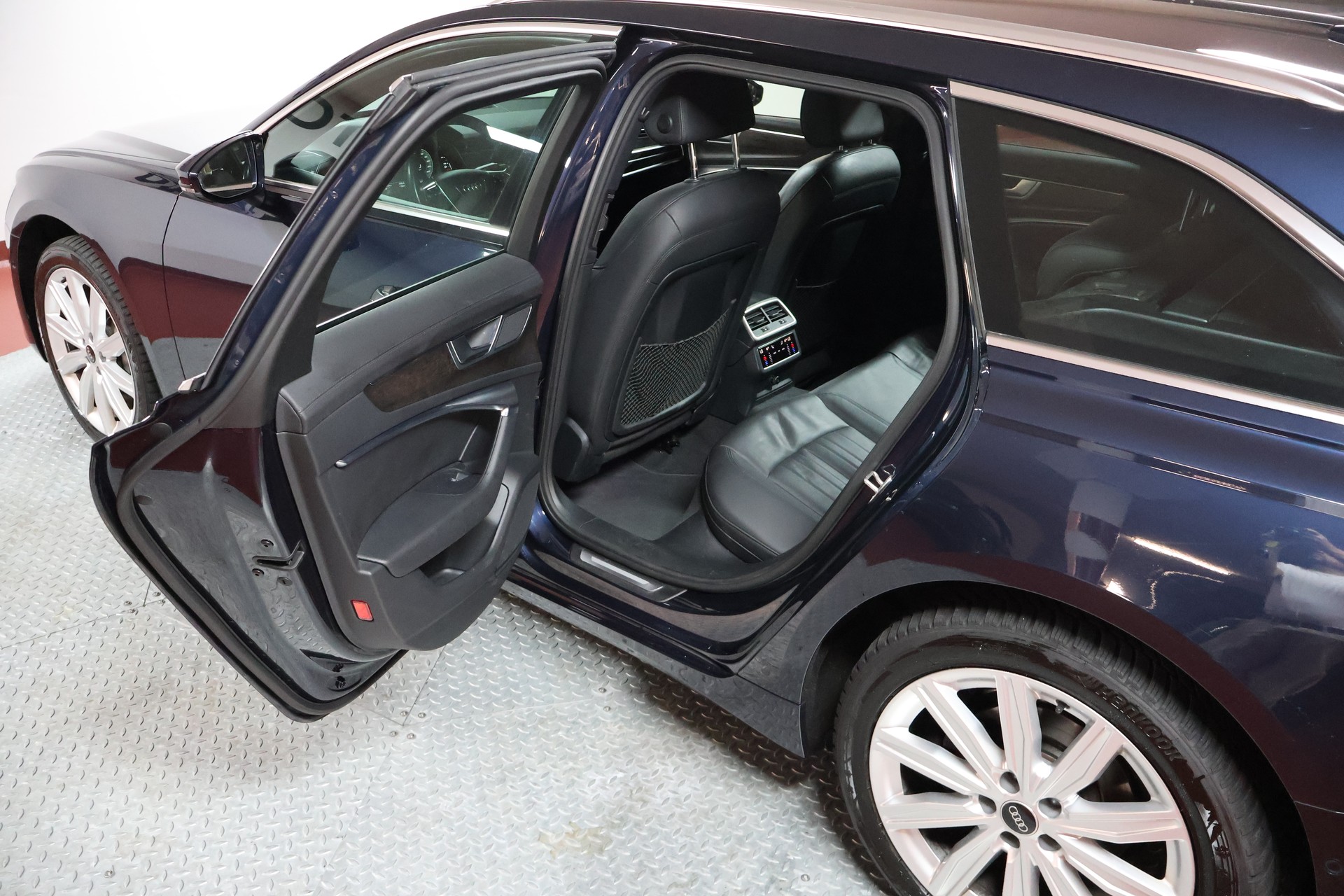 AUDI A6 Avant 40 TDI Sport Attraction quattro S-tronic-image-14