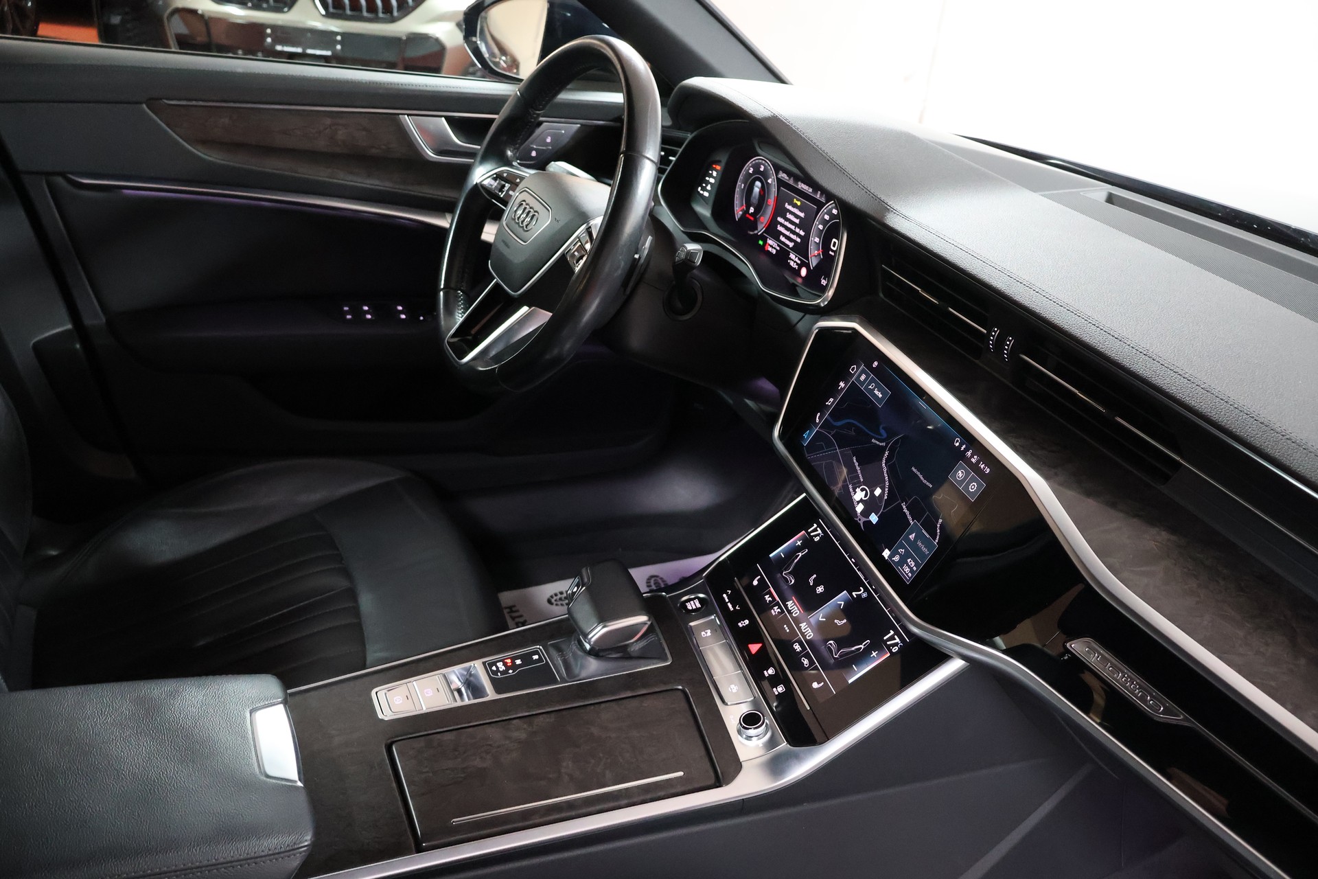 AUDI A6 Avant 40 TDI Sport Attraction quattro S-tronic-image-10