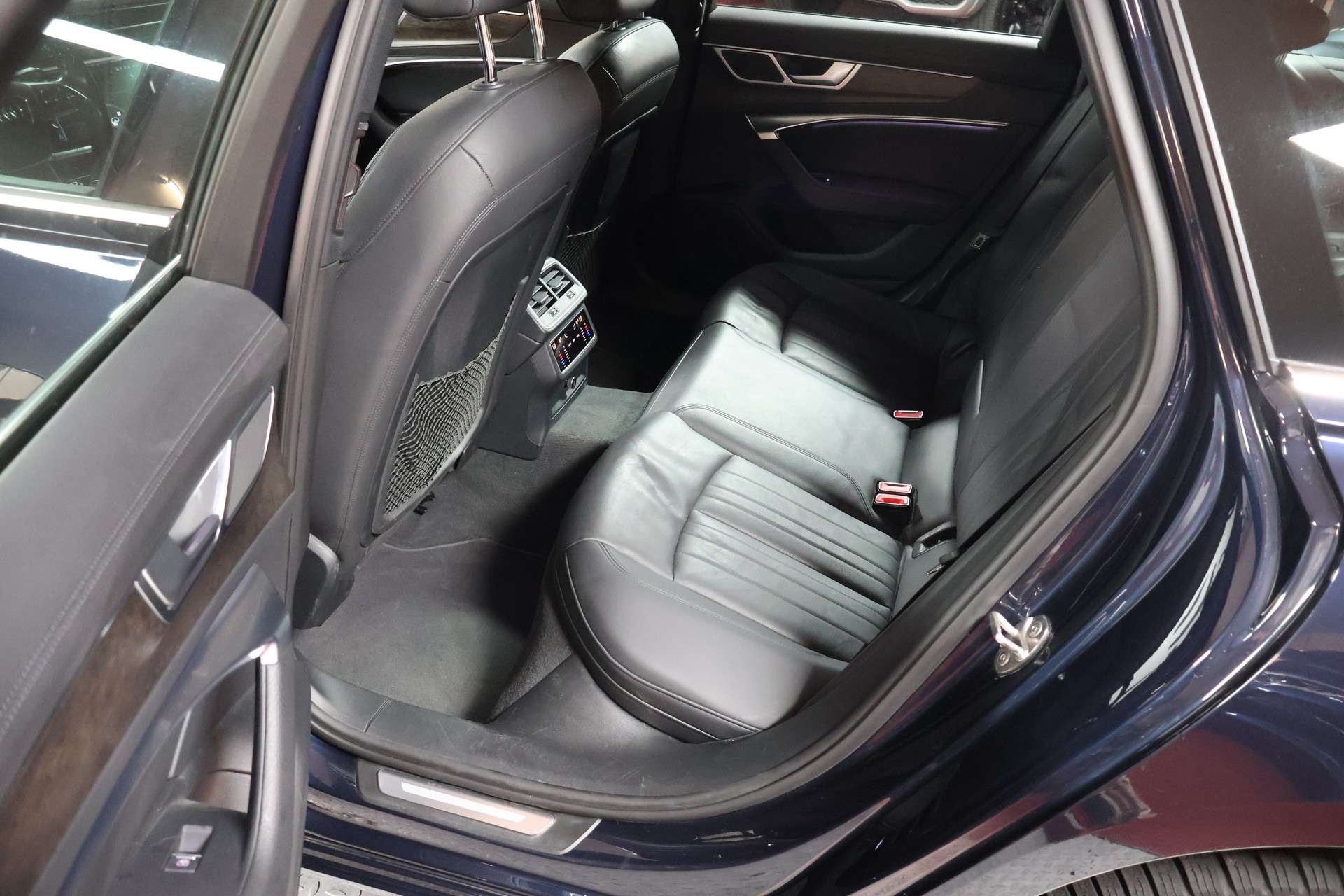 AUDI A6 Avant 40 TDI Sport Attraction quattro S-tronic-image-16