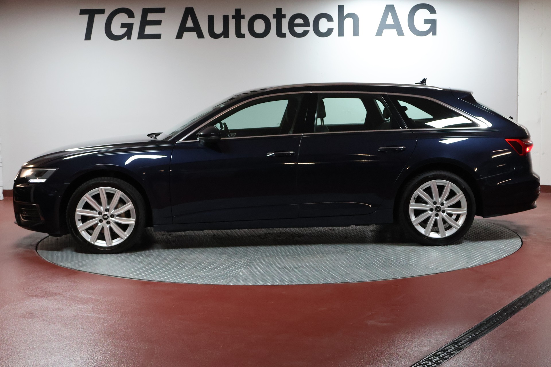 AUDI A6 Avant 40 TDI Sport Attraction quattro S-tronic-image-3