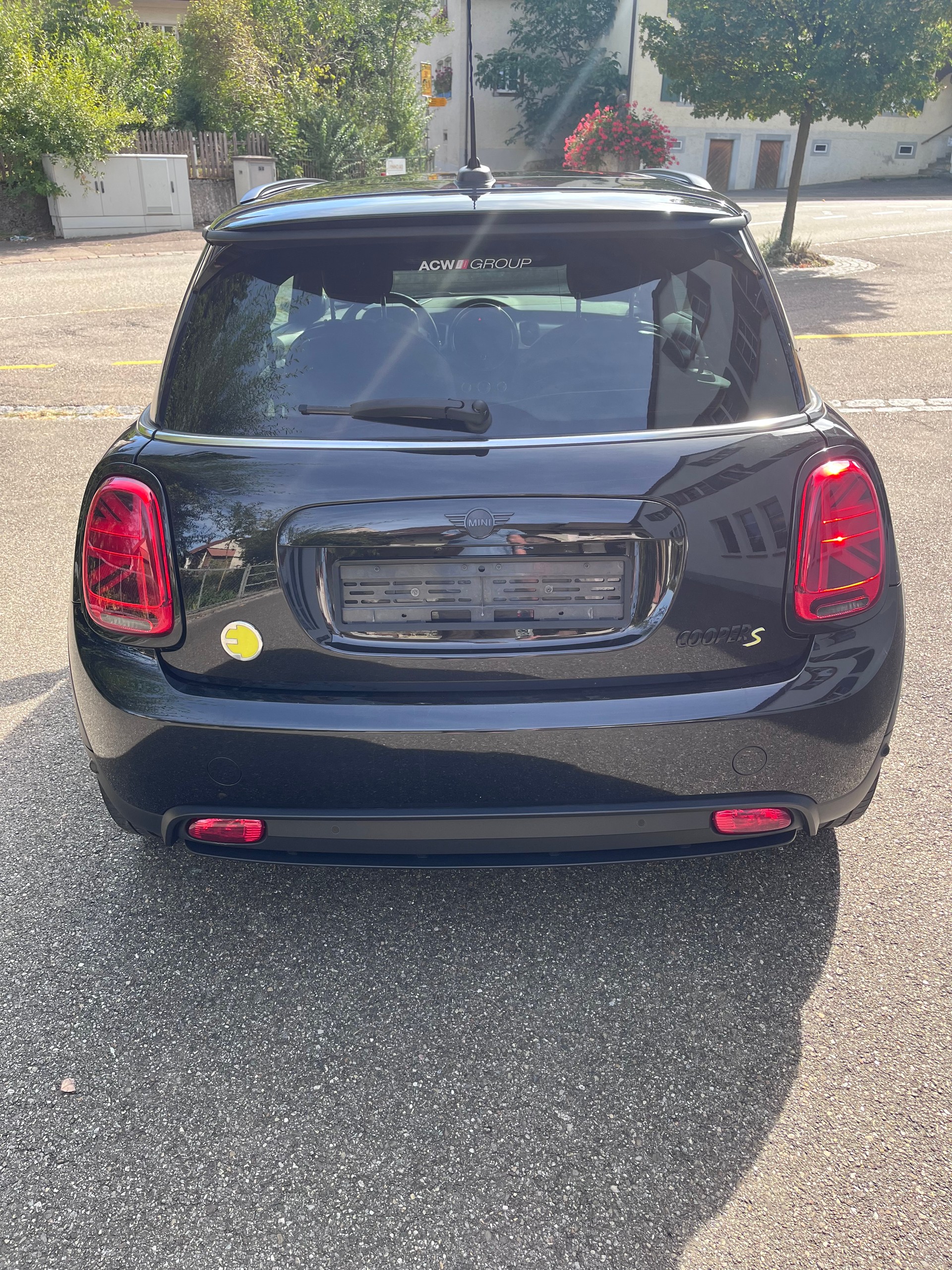 MINI Cooper SE-image-2