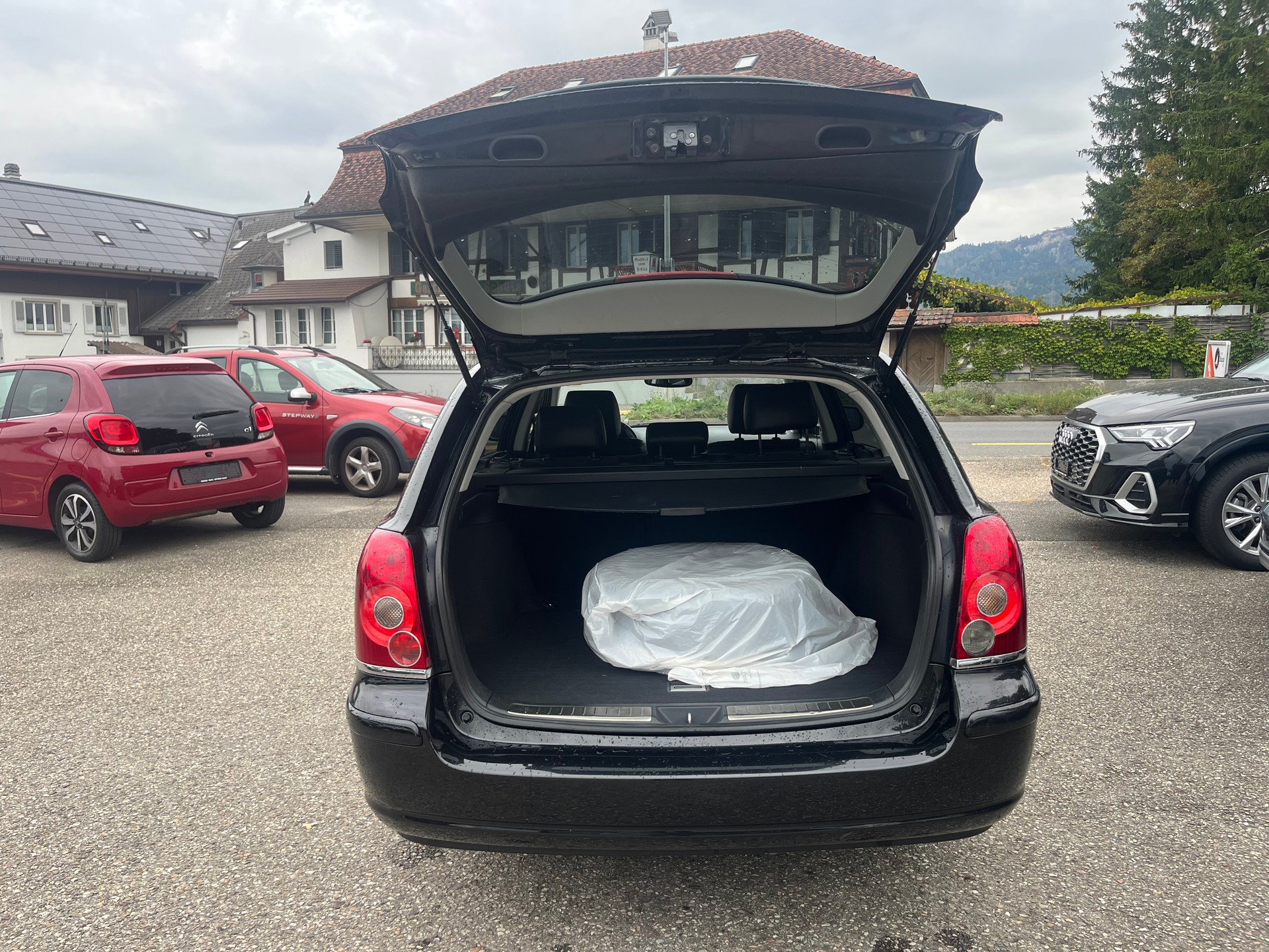 TOYOTA Avensis 2.2D-4 D CleanP. Linea Sol Prem.-image-12