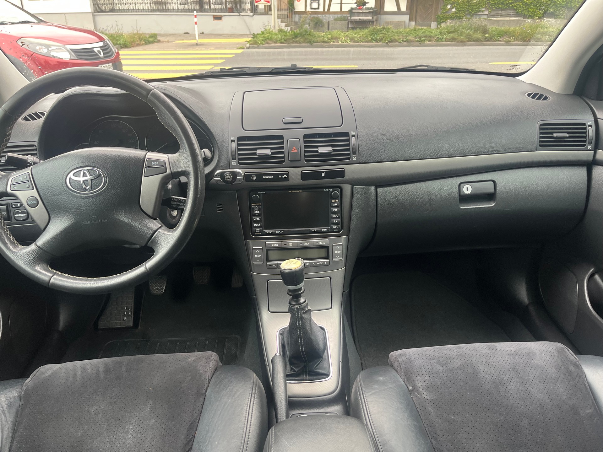 TOYOTA Avensis 2.2D-4 D CleanP. Linea Sol Prem.-image-8