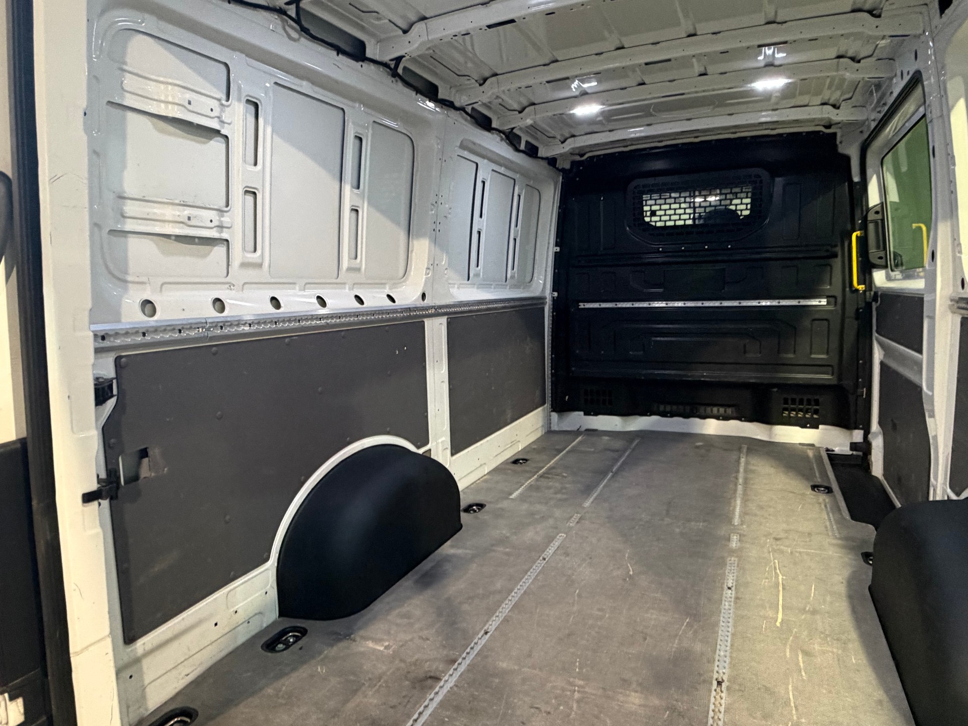 VW Crafter 35 2.0 BiTDI Entry L3/H1 ***CH-Fahrzeug***Anhängerkupplung***Ab MFK***-image-12