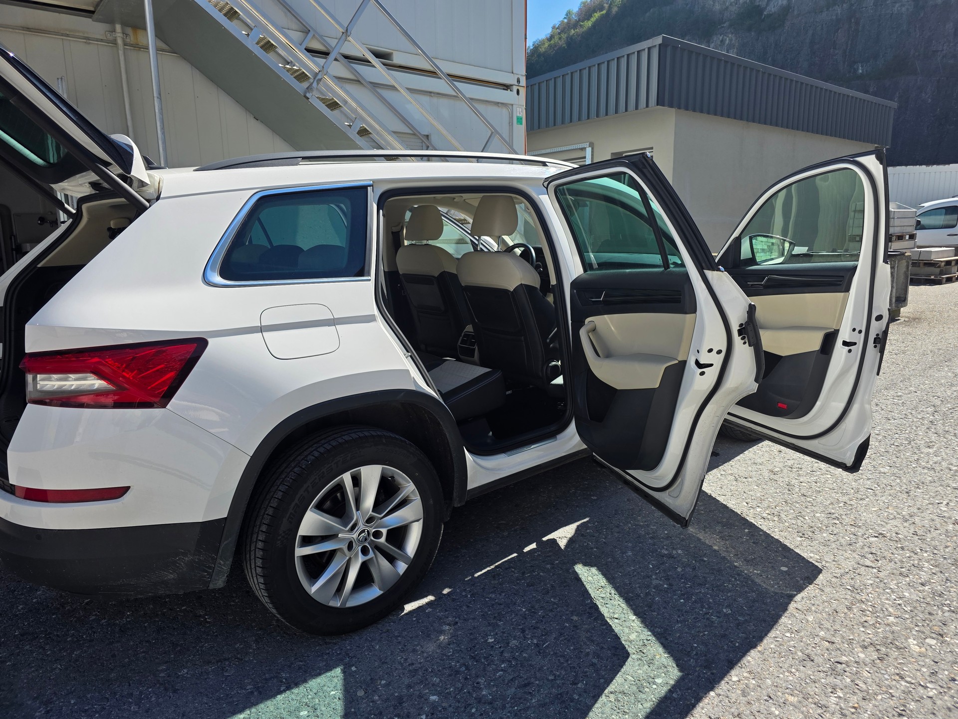 SKODA 2.0 TDI Style DSG-image-2