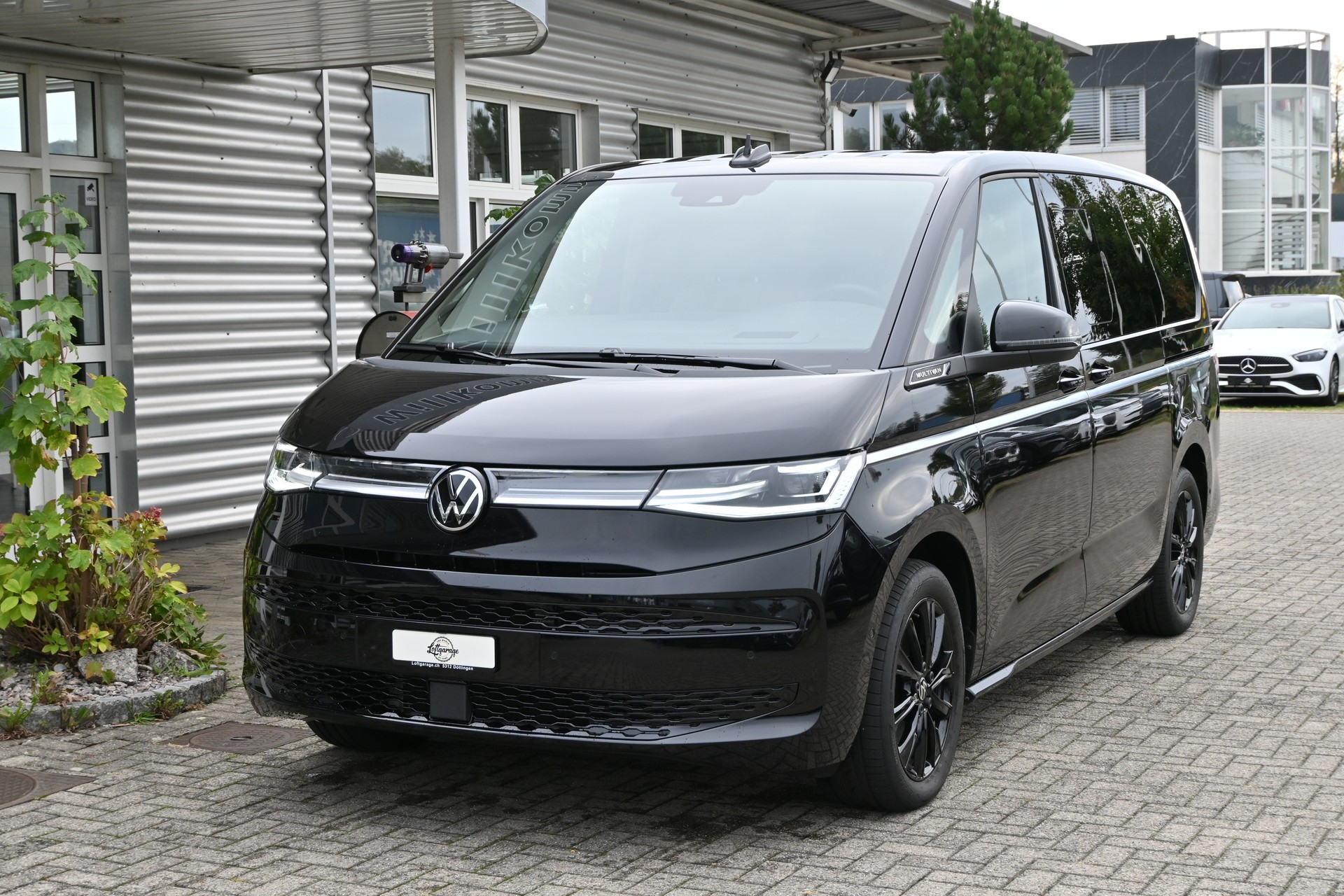 VW Multivan 2.0 TDI Style DSG Lang 7-Plätzer + AHK 2000kg-image-1