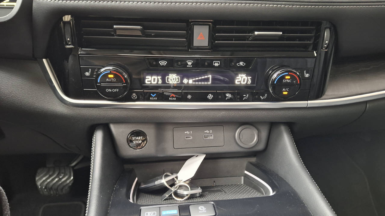 NISSAN X-Trail 1.5 VC-T Tekna+ e-4orce 20 Zoll-image-14