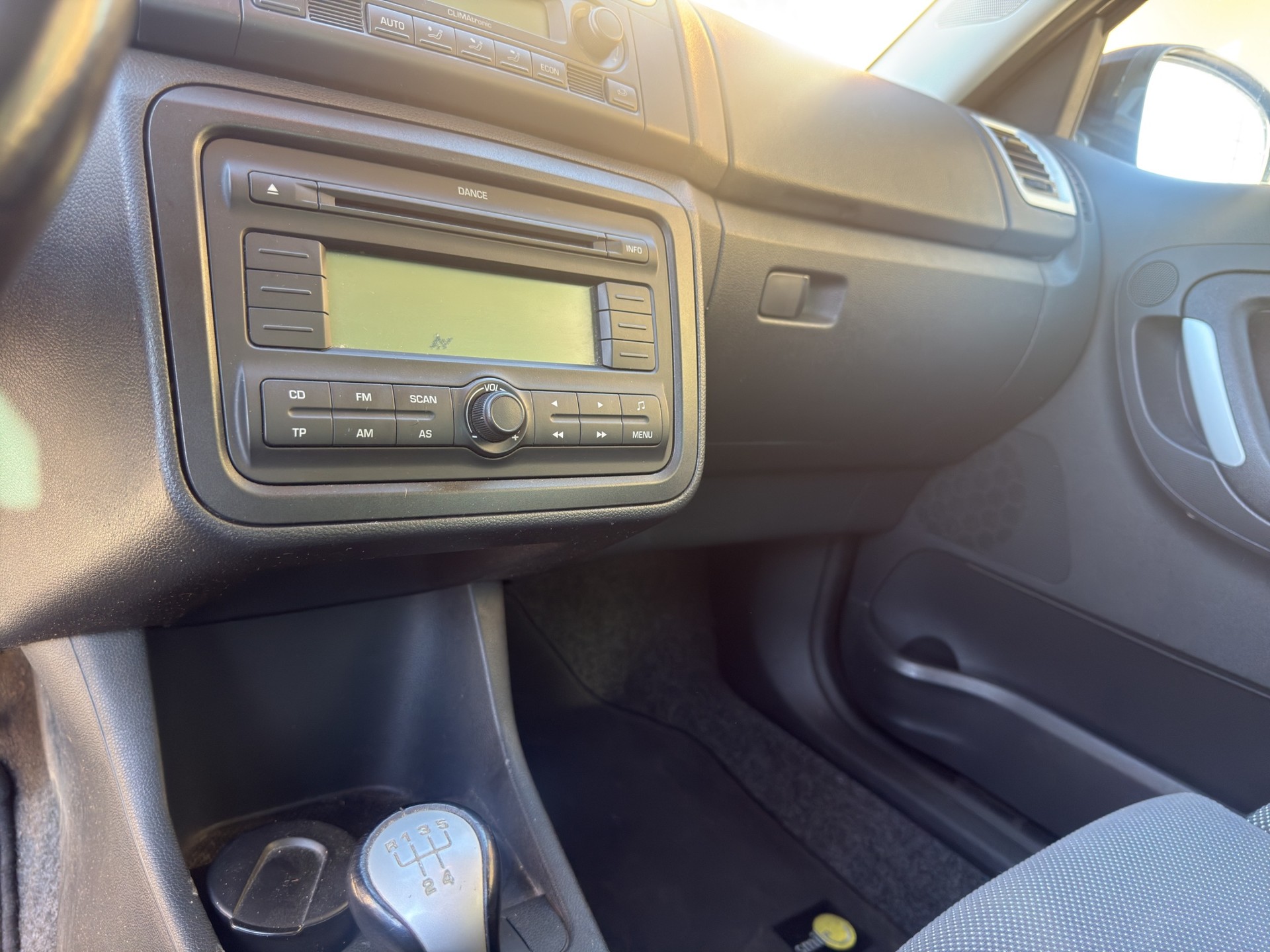 SKODA Fabia 1.6 Smile-image-11