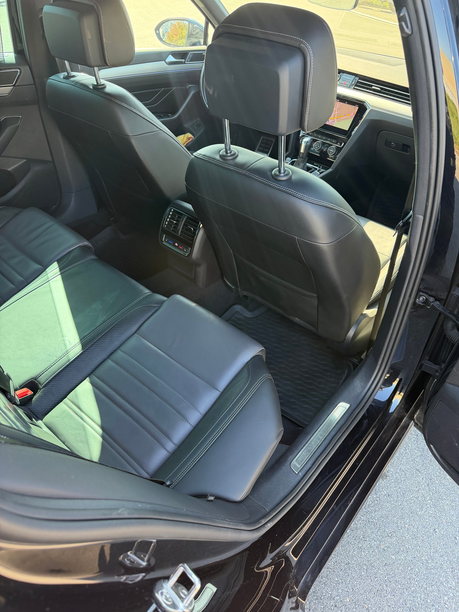 VW Passat Variant 2.0 TDI BMT Highline DSG 4Motion-image-6