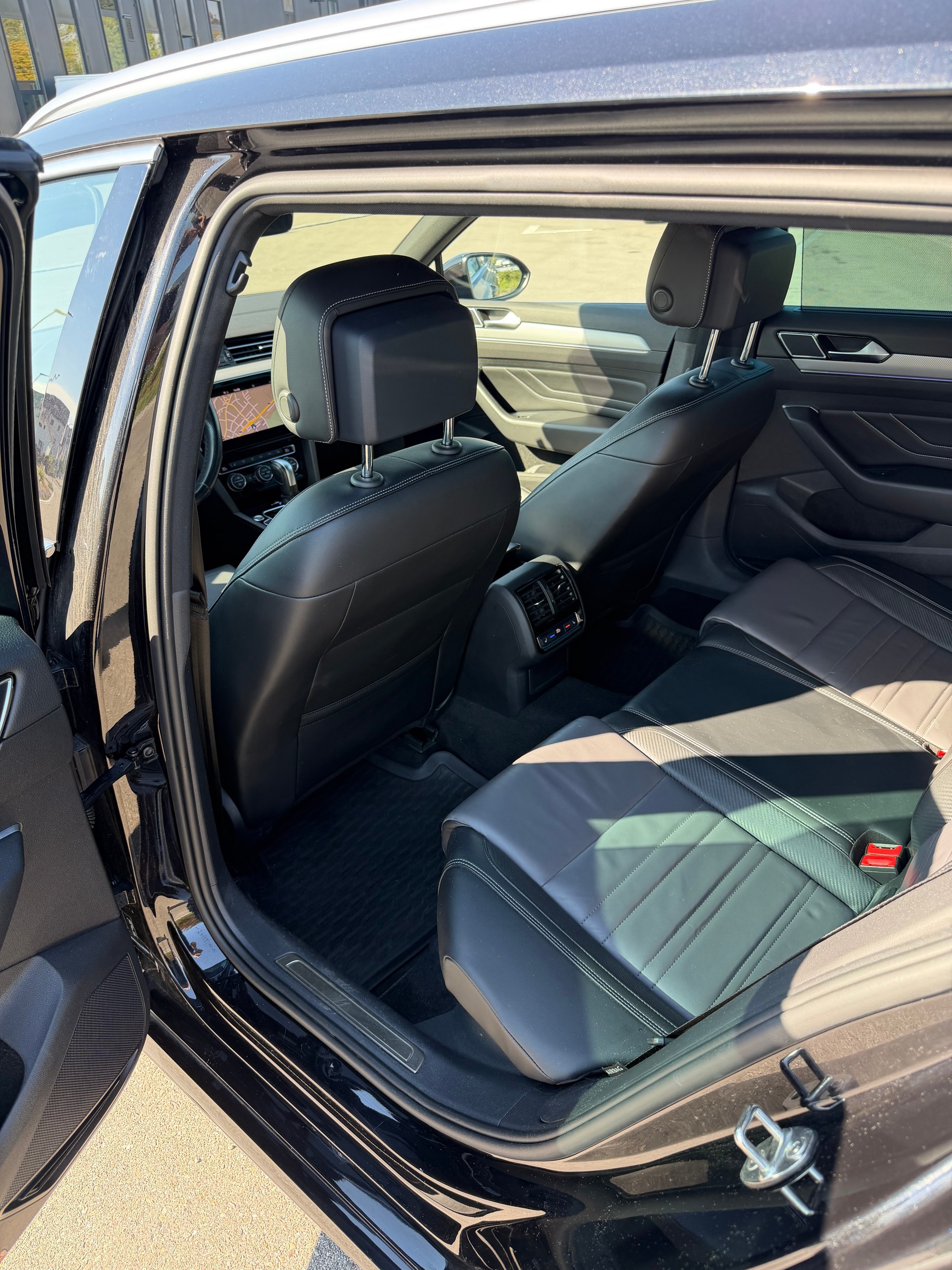VW Passat Variant 2.0 TDI BMT Highline DSG 4Motion-image-5