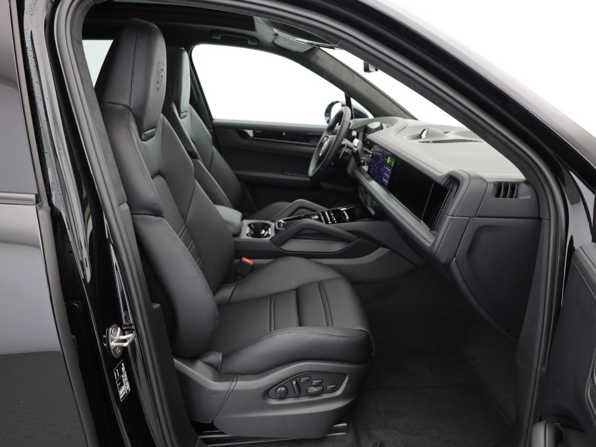 PORSCHE Cayenne GTS-image-15