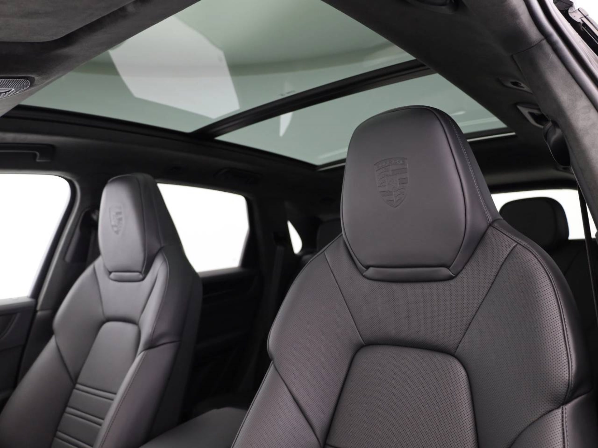 PORSCHE Cayenne GTS-image-16