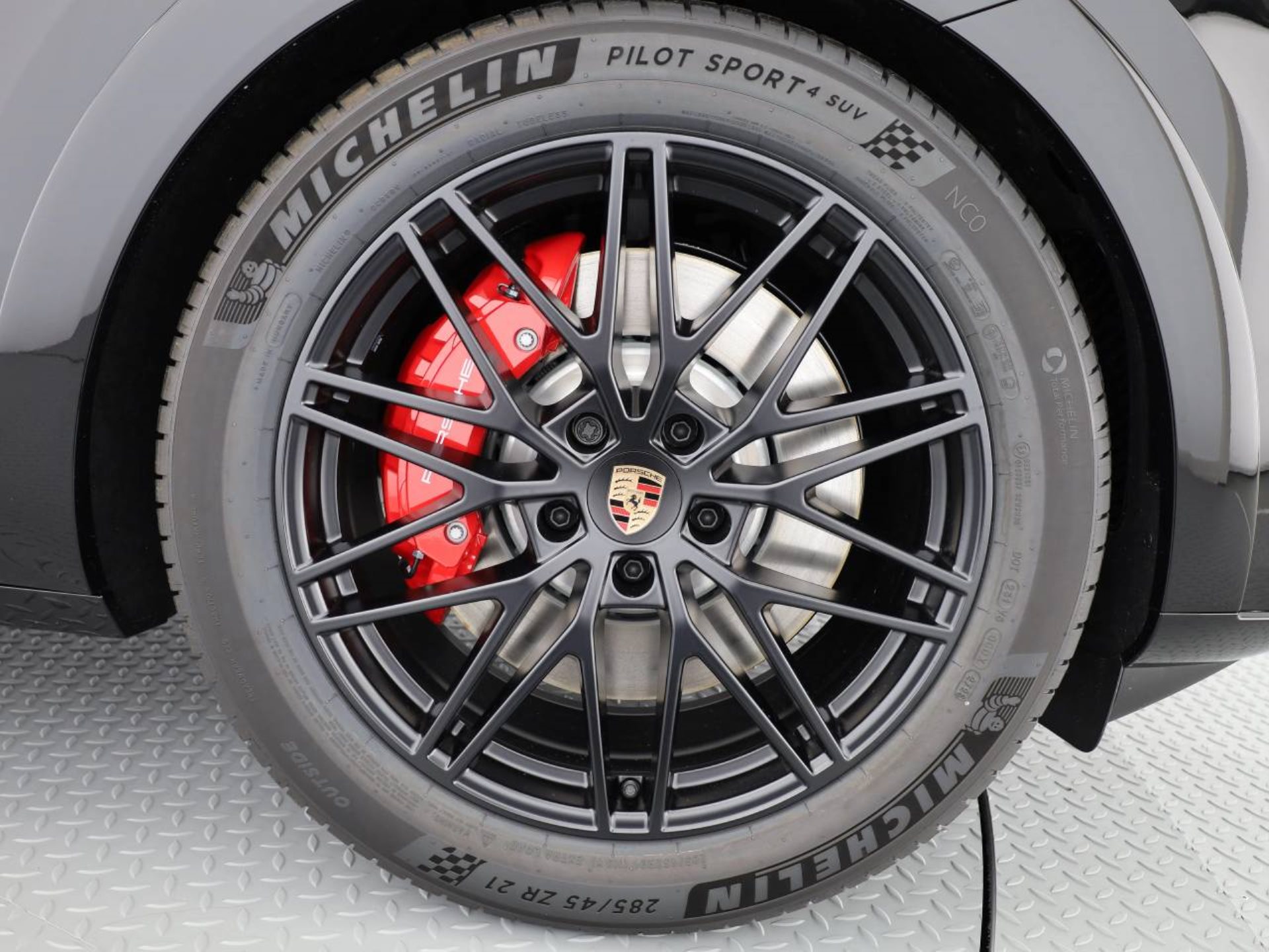 PORSCHE Cayenne GTS-image-8