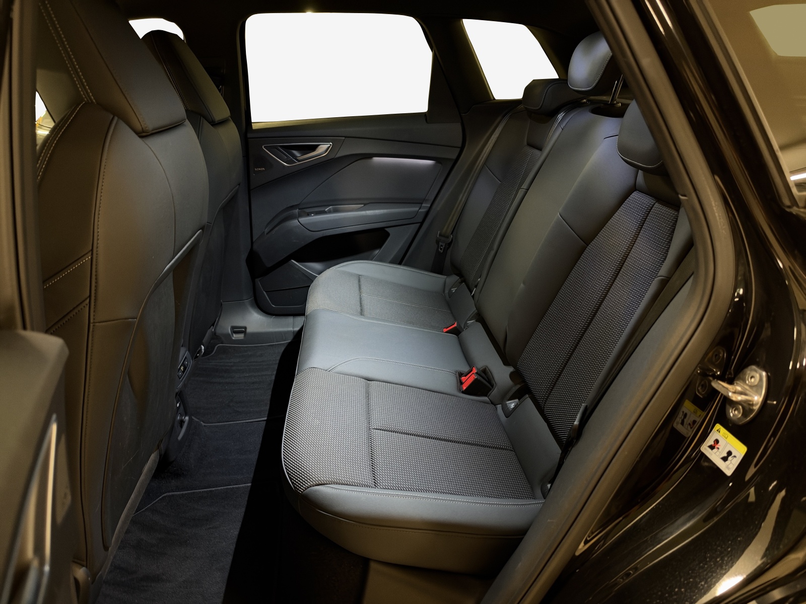 AUDI Q4 e-tron 50 quattro-image-12