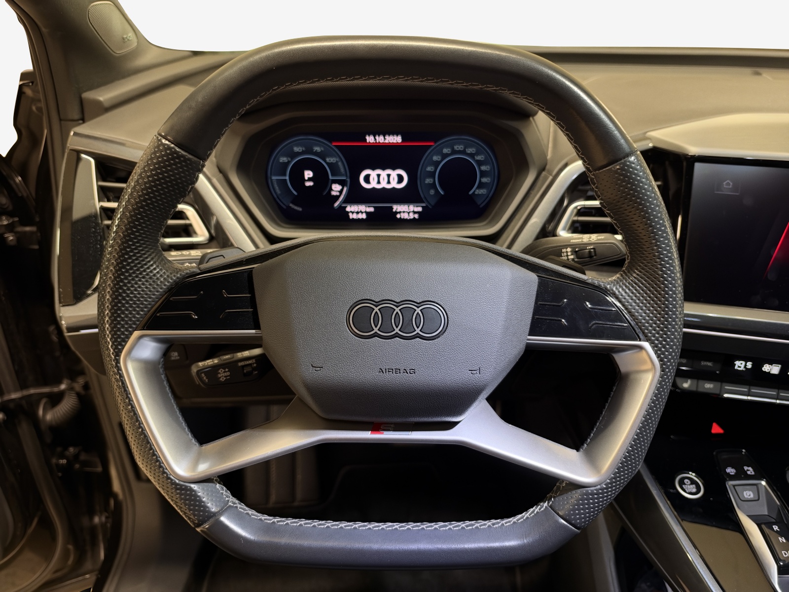 AUDI Q4 e-tron 50 quattro-image-10