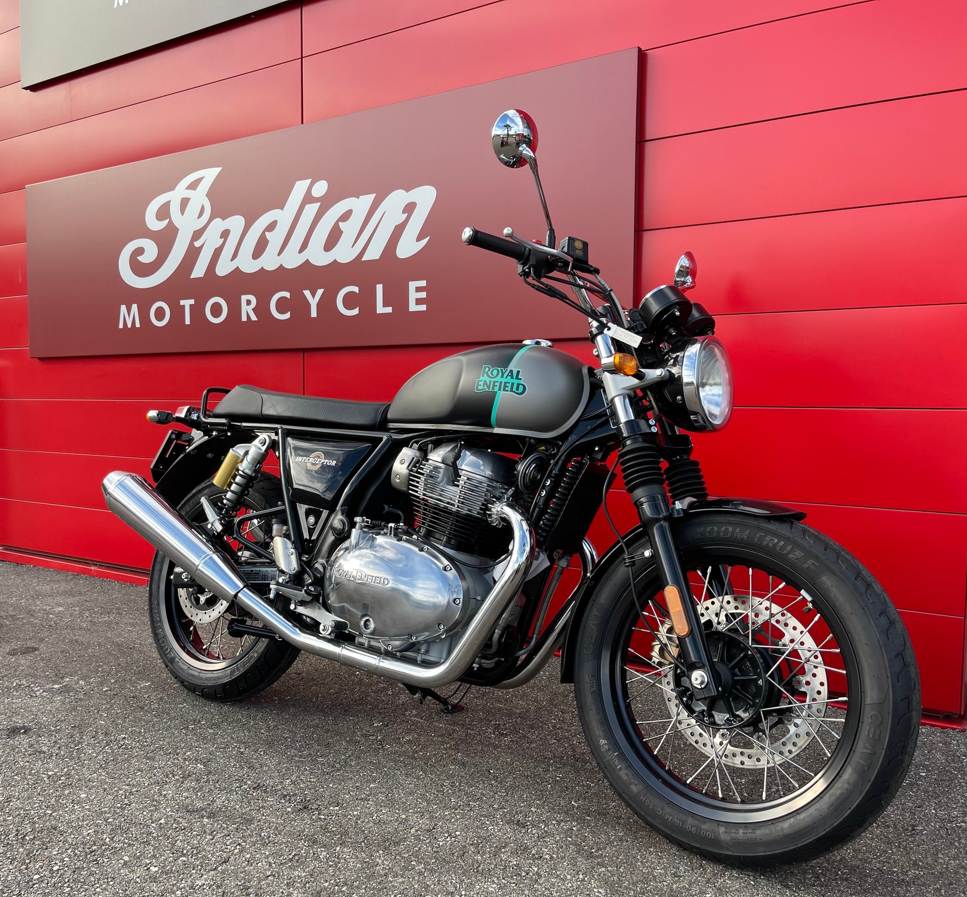ROYAL ENFIELD Interceptor 650 Standard-showroom-element-1