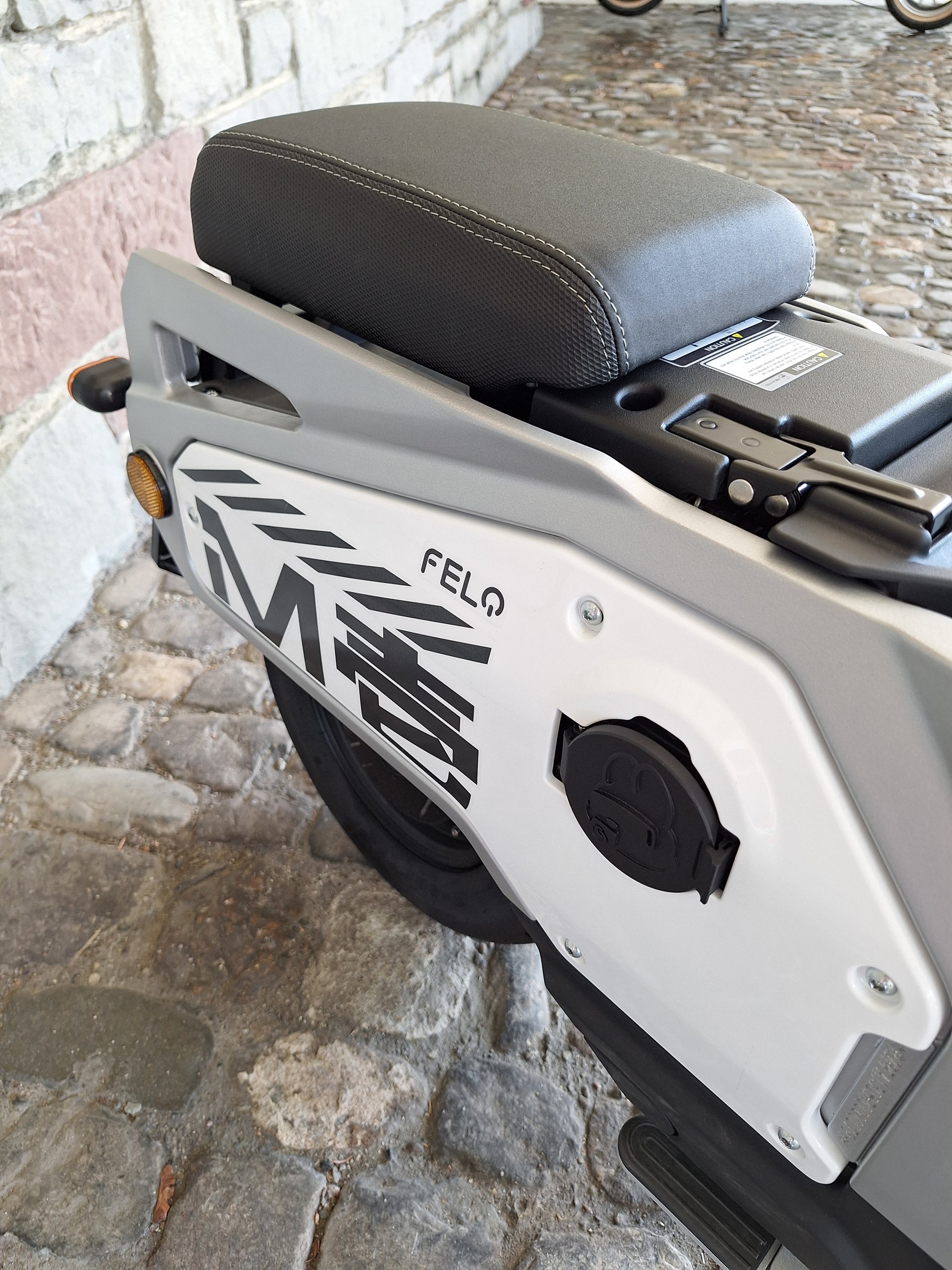 FELO M1-45km/h-showroom-element-3