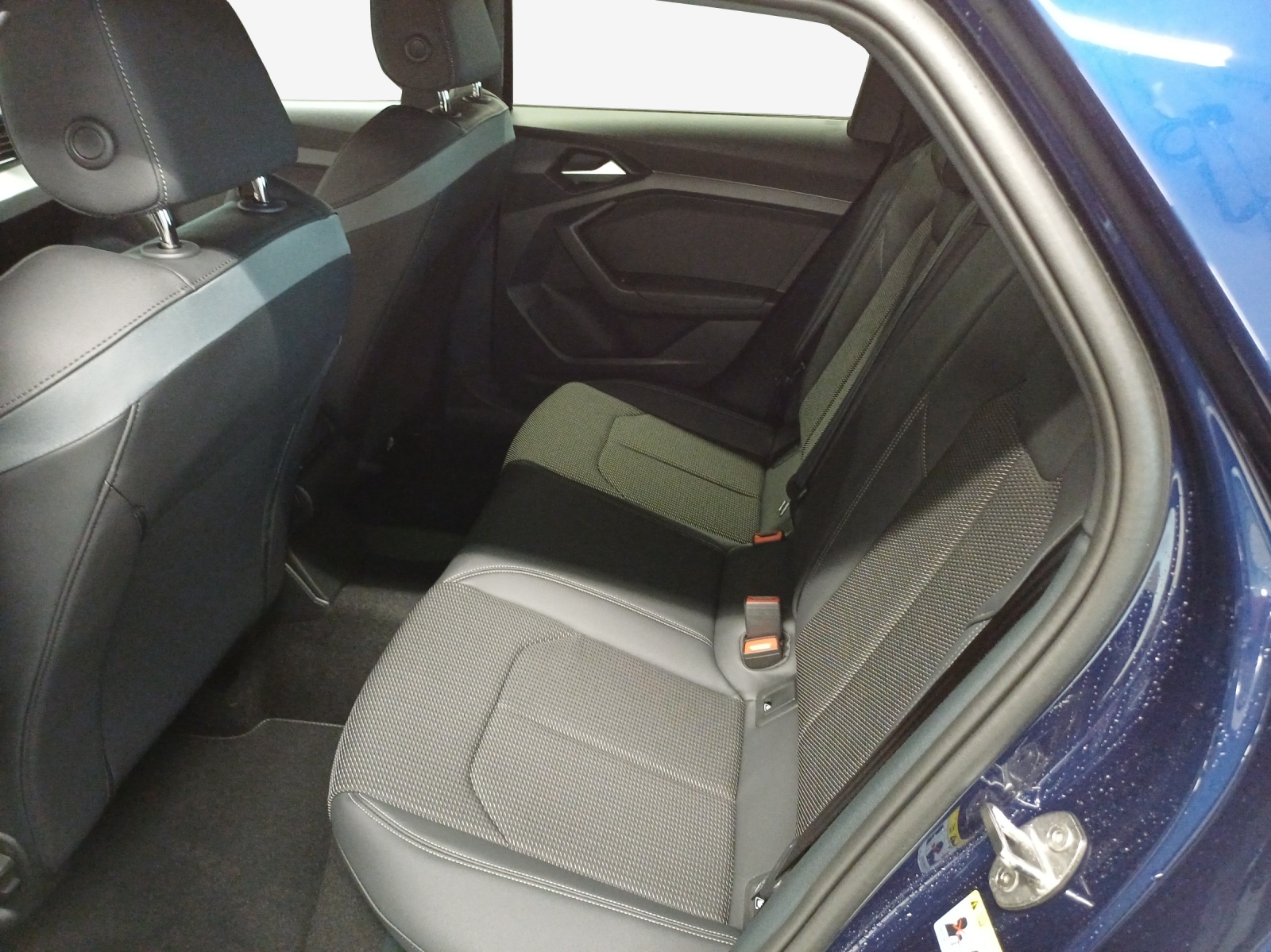 AUDI A1 Sportback 30 TFSI S Line Attraction S-tronic-image-11