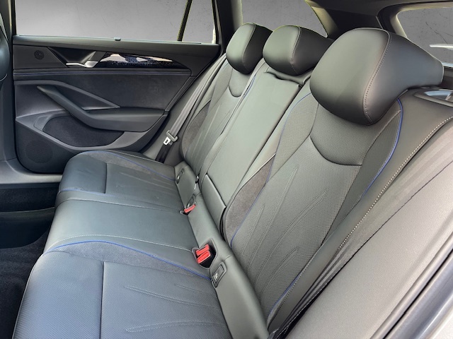 VW Passat Variant 2.0 TDI evo R-Line 4 Motion DSG-image-22