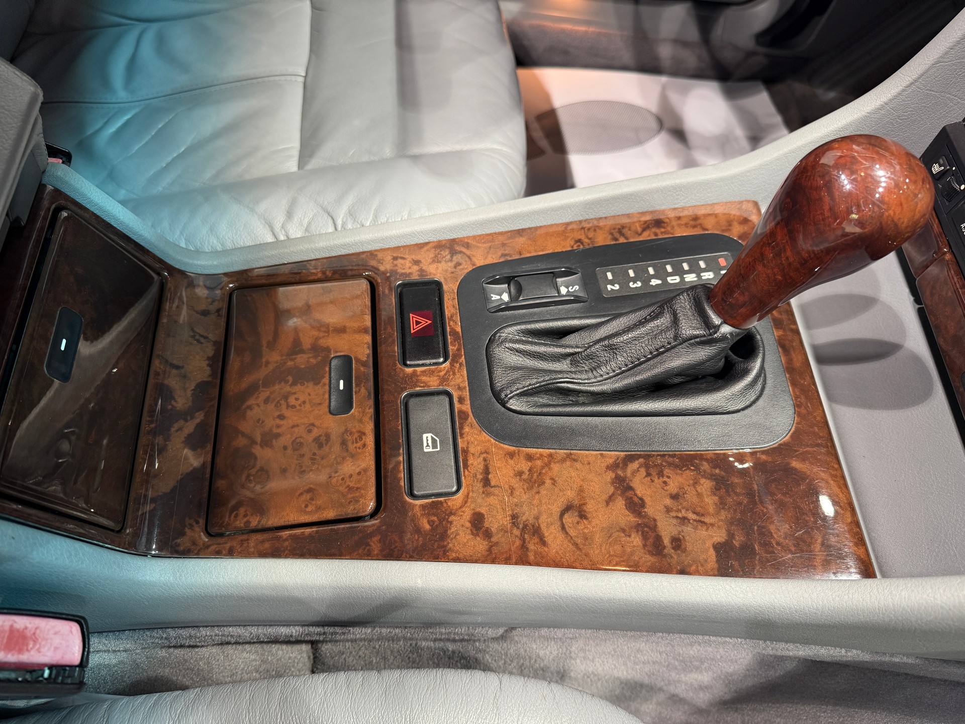BMW 730i-image-11