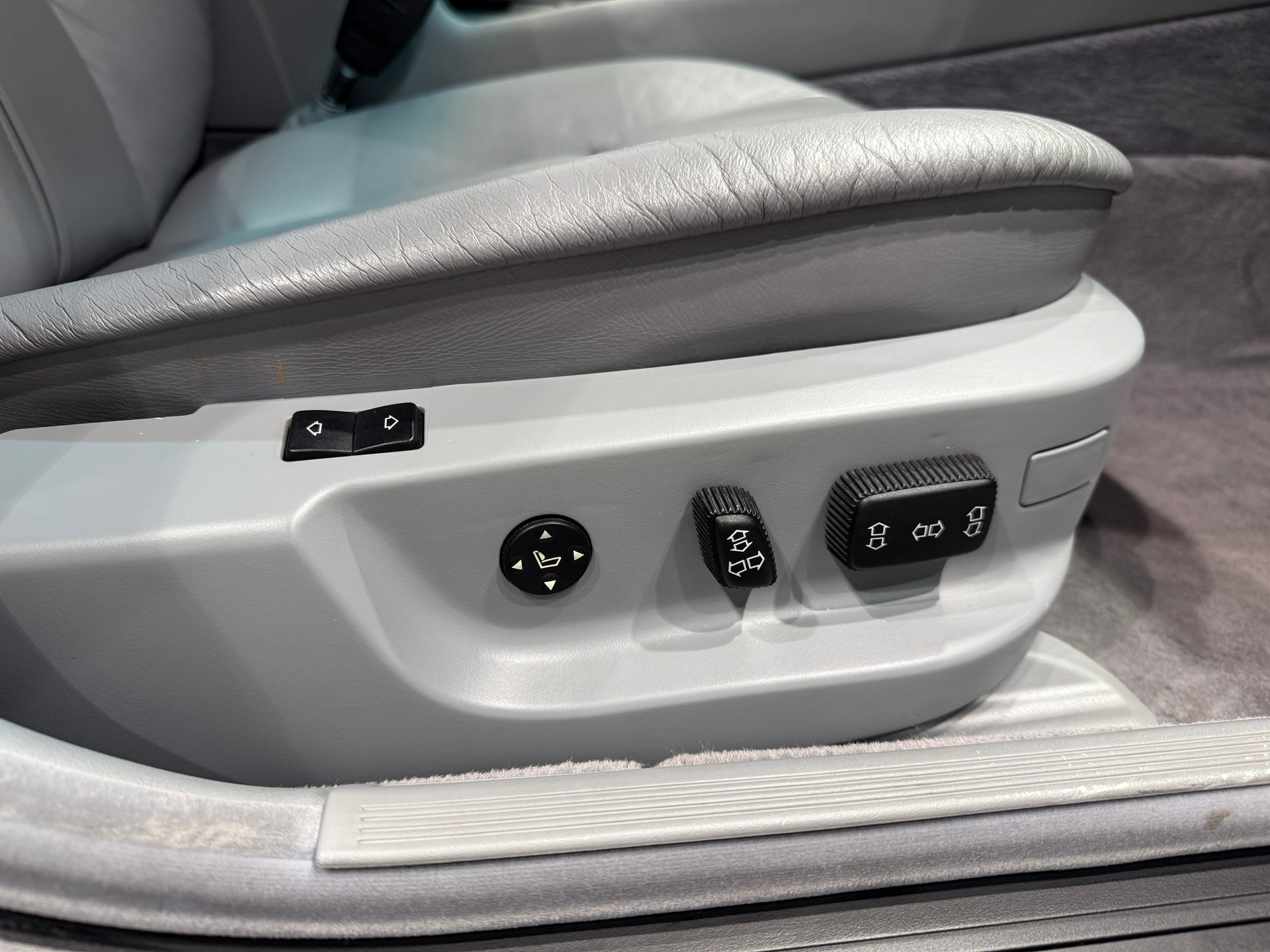 BMW 730i-image-14