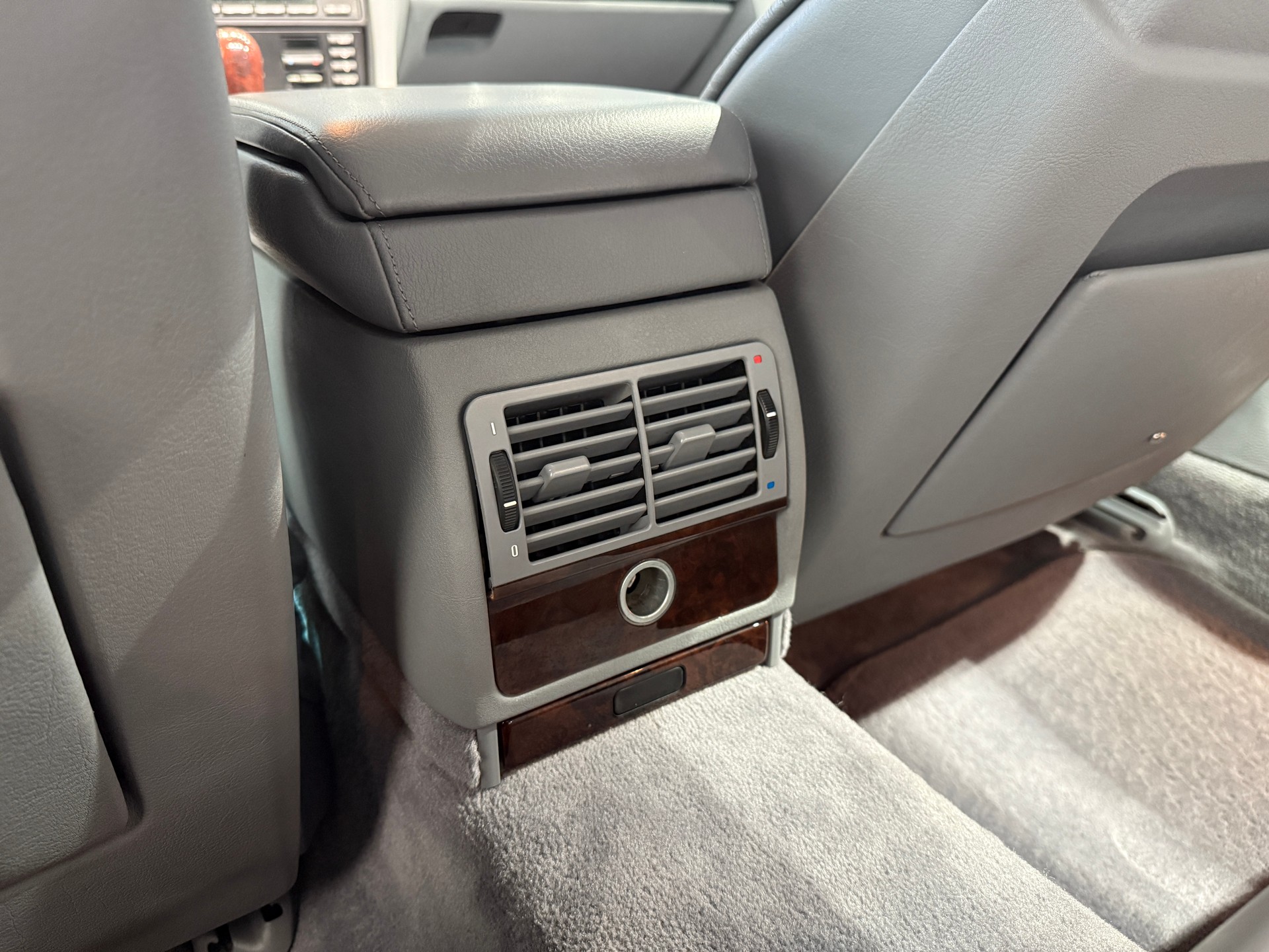 BMW 730i-image-22