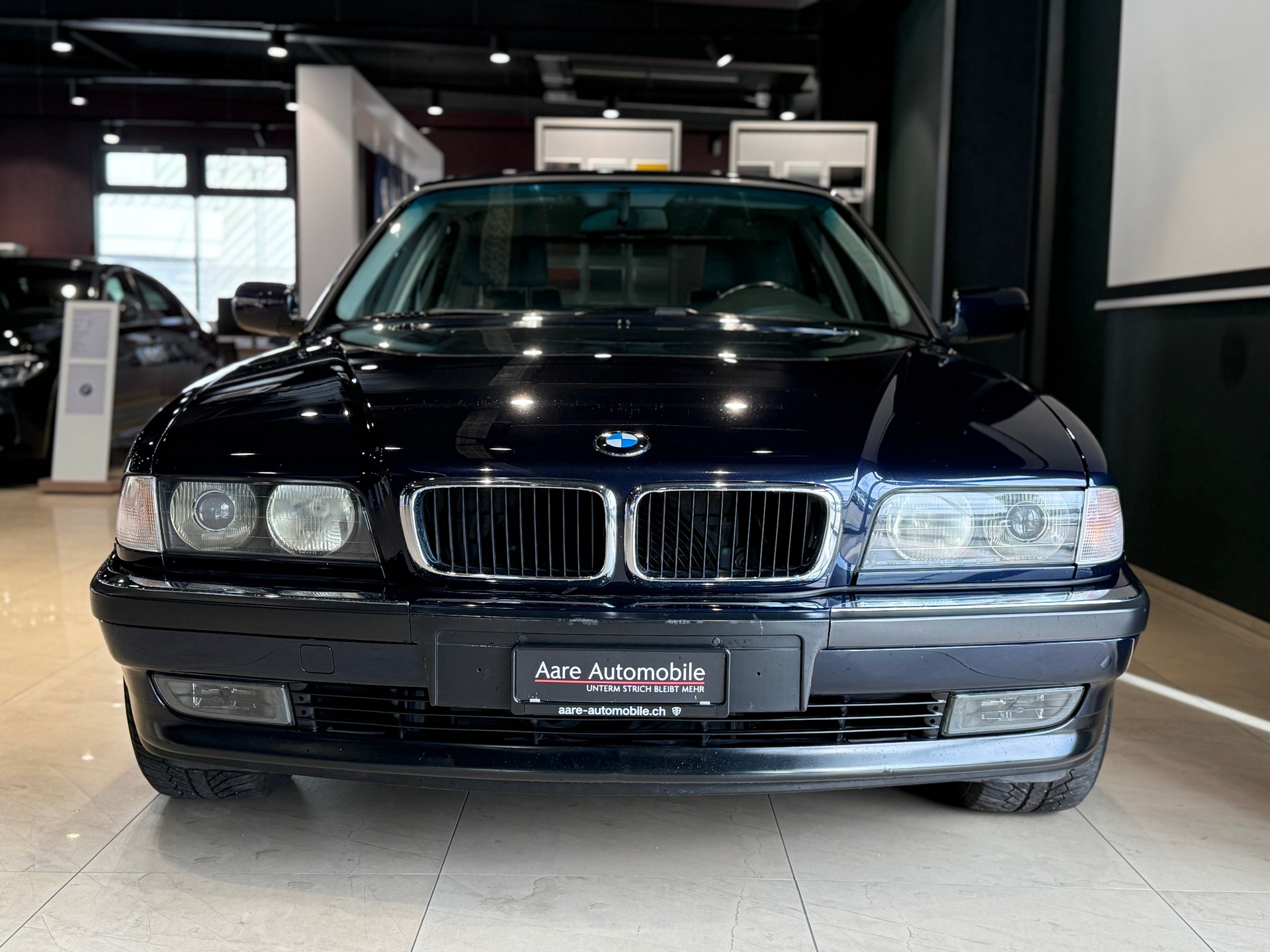 BMW 730i-image-1