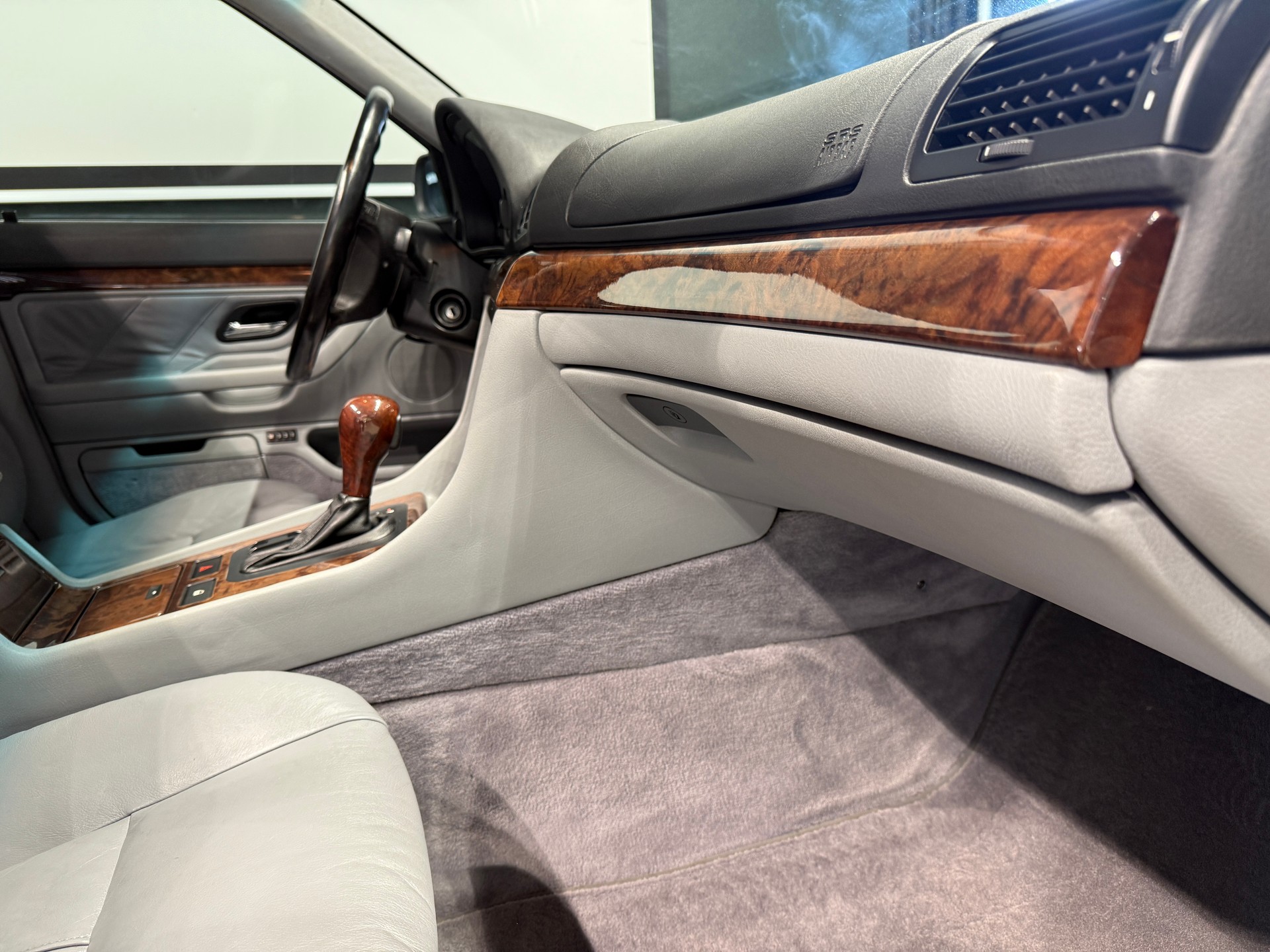 BMW 730i-image-10