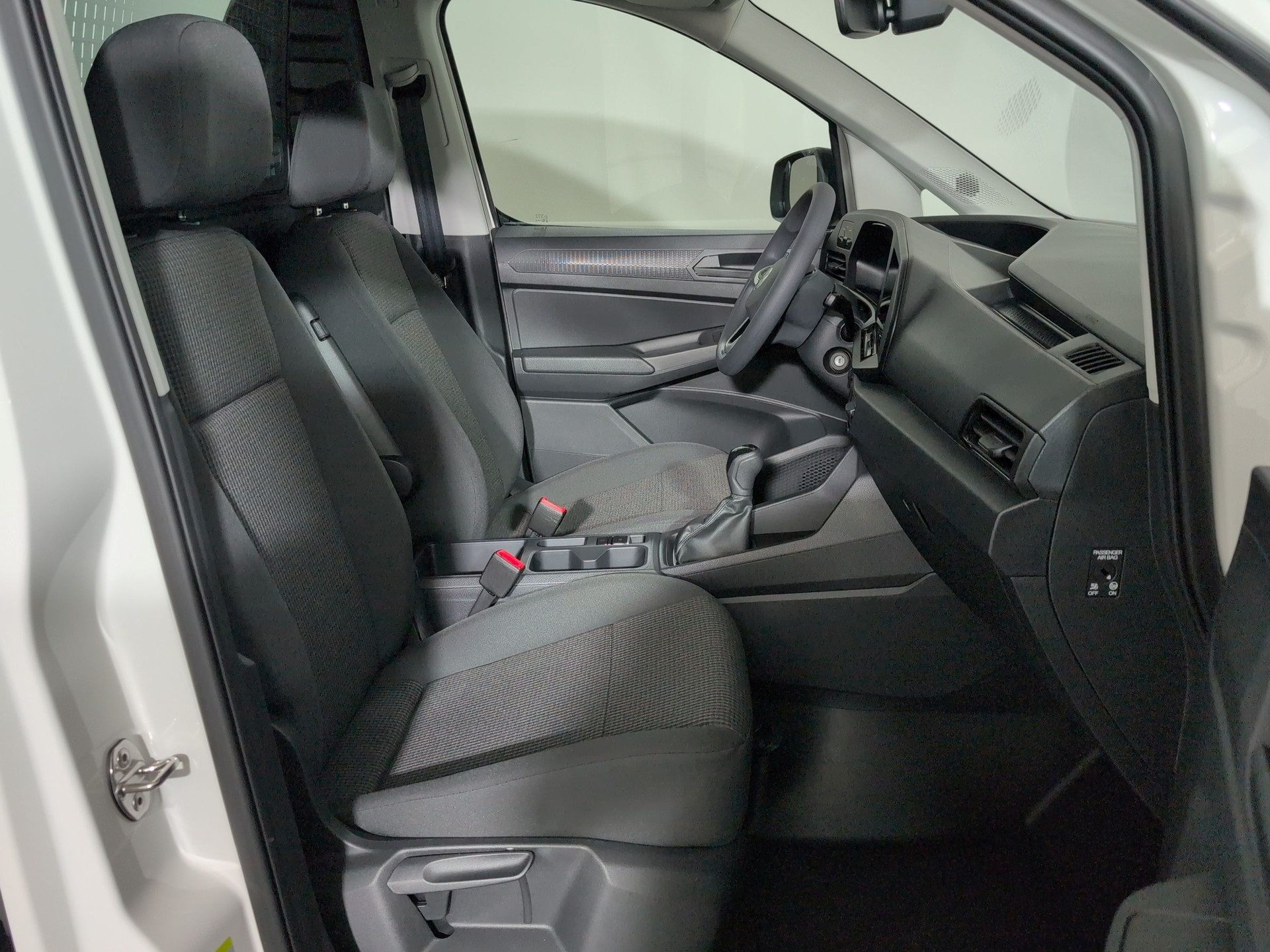 VW Caddy Cargo 2.0TDI 4Motion-image-6