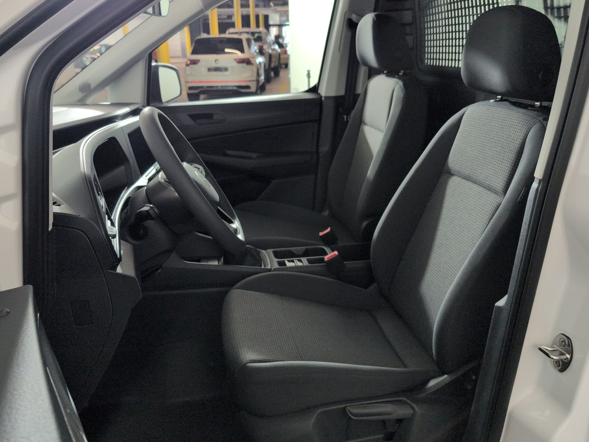 VW Caddy Cargo 2.0TDI 4Motion-image-5