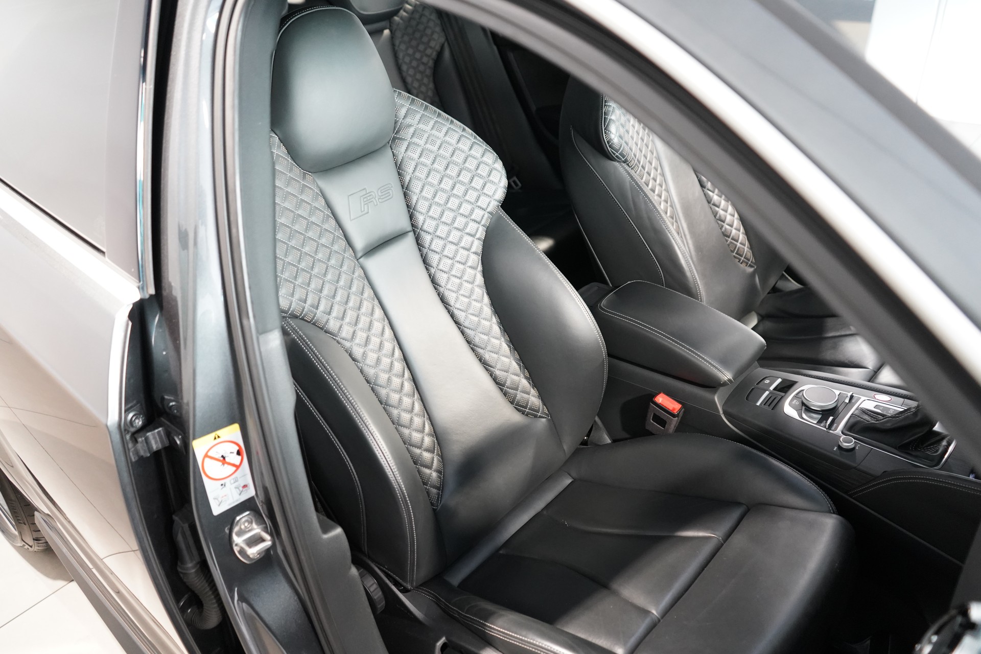 AUDI RS3 SB 2.5 TSI quattro-image-6