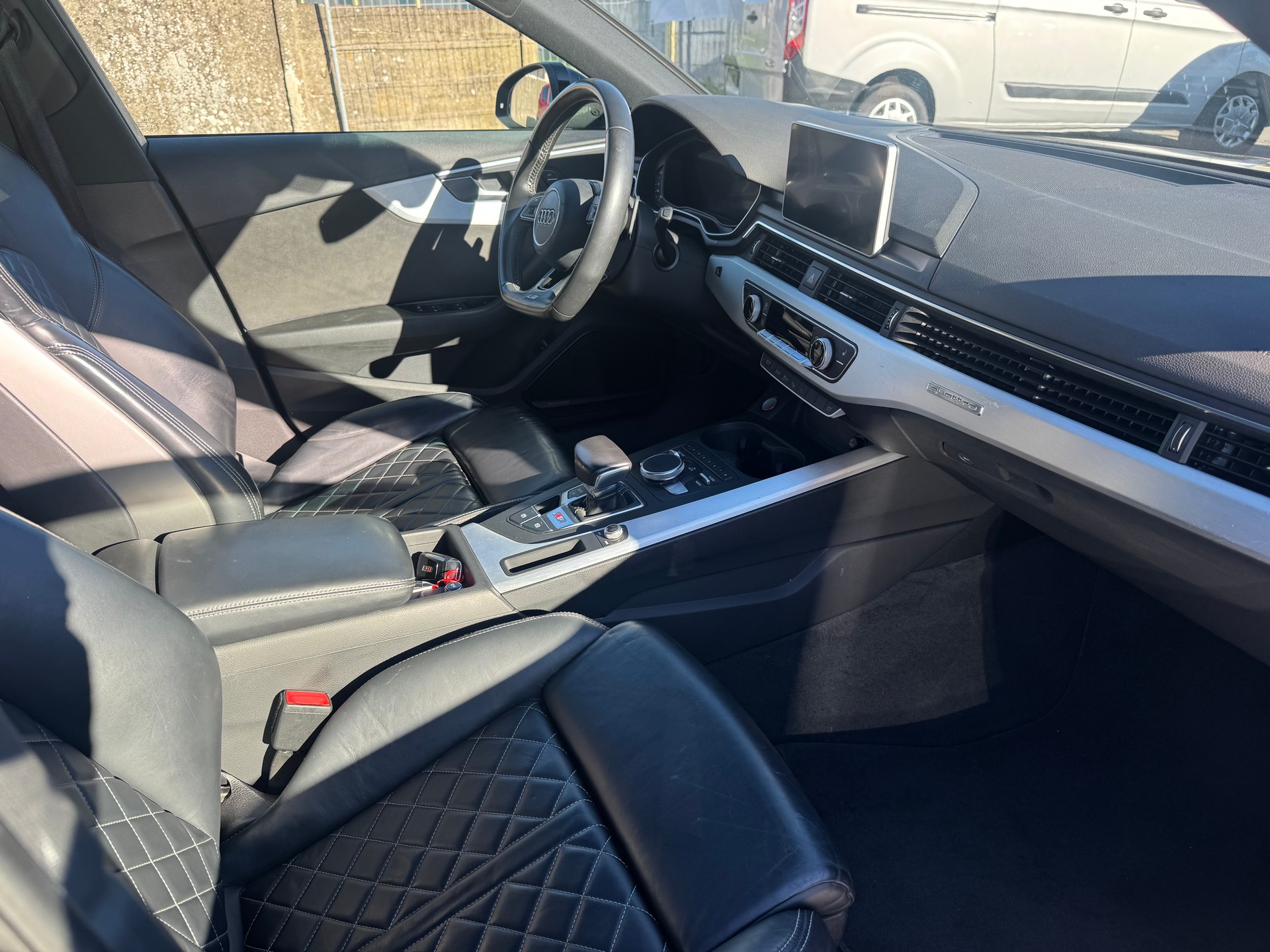 AUDI S4 Avant 3.0 TFSI quattro tiptronic-image-8