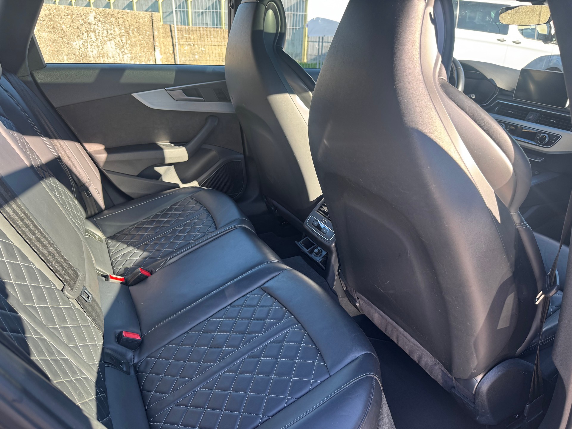 AUDI S4 Avant 3.0 TFSI quattro tiptronic-image-12