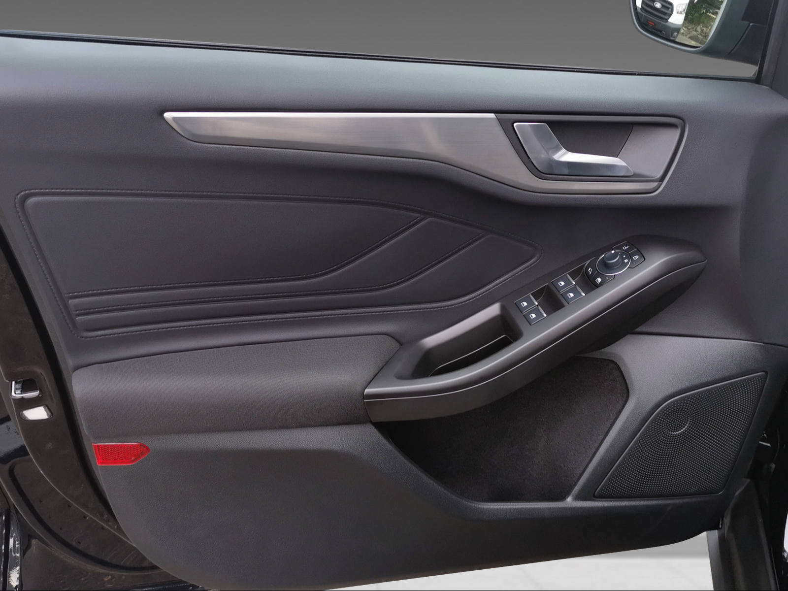 FORD Focus Station Wagon 1.0i EcoB Hybrid 125 Titanium Edition-image-10