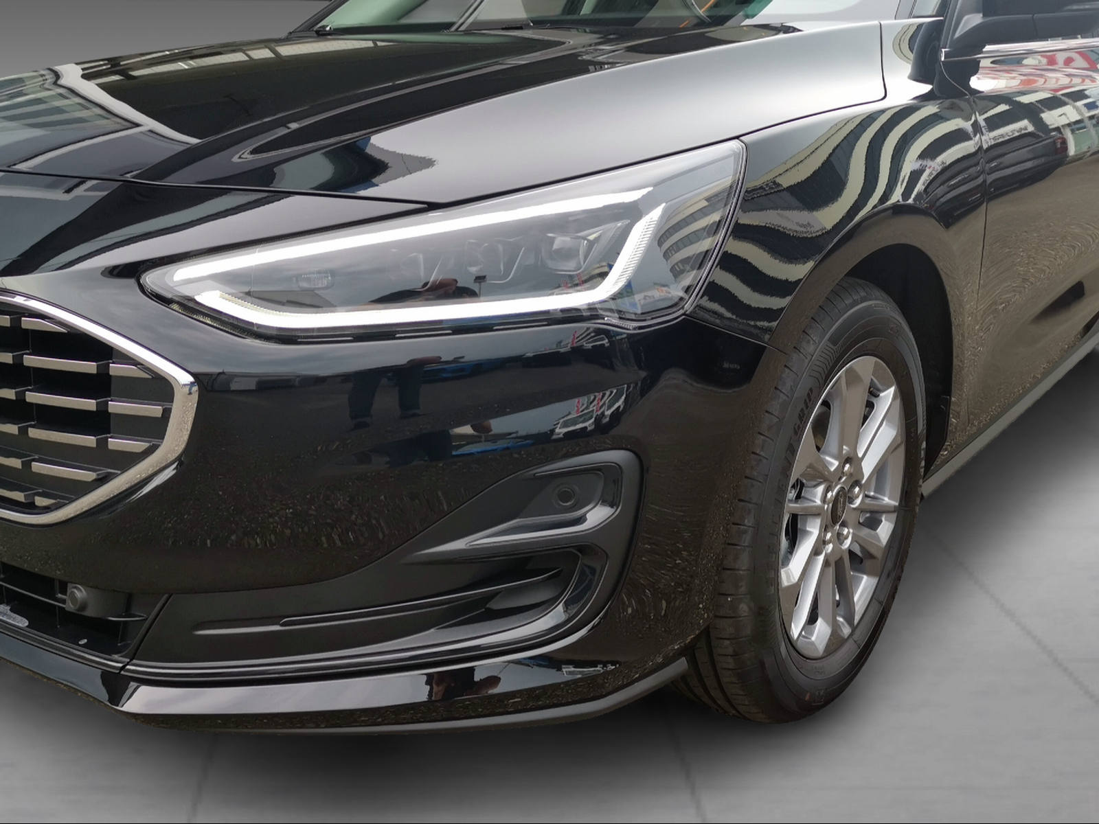 FORD Focus Station Wagon 1.0i EcoB Hybrid 125 Titanium Edition-image-13