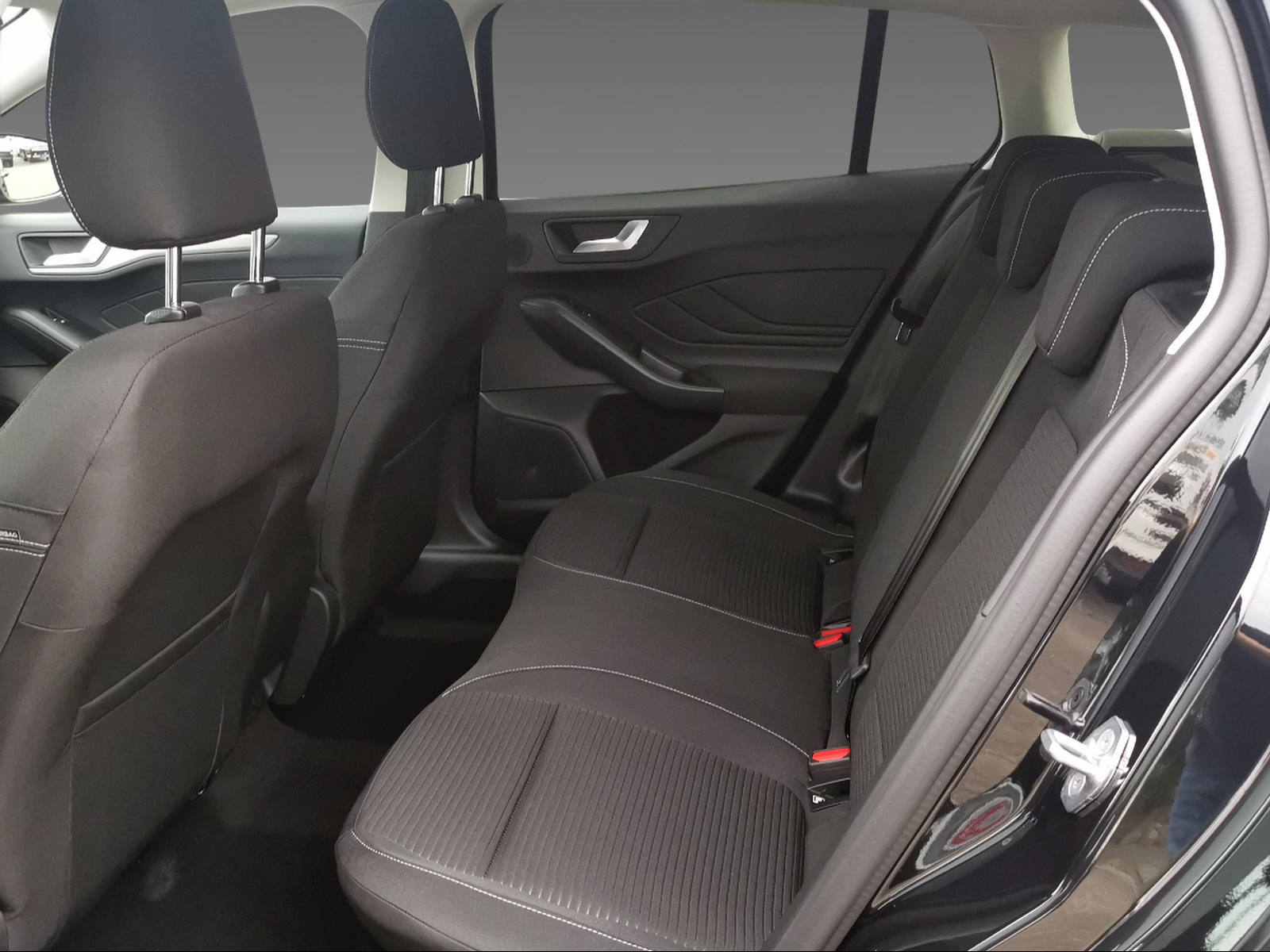 FORD Focus Station Wagon 1.0i EcoB Hybrid 125 Titanium Edition-image-11