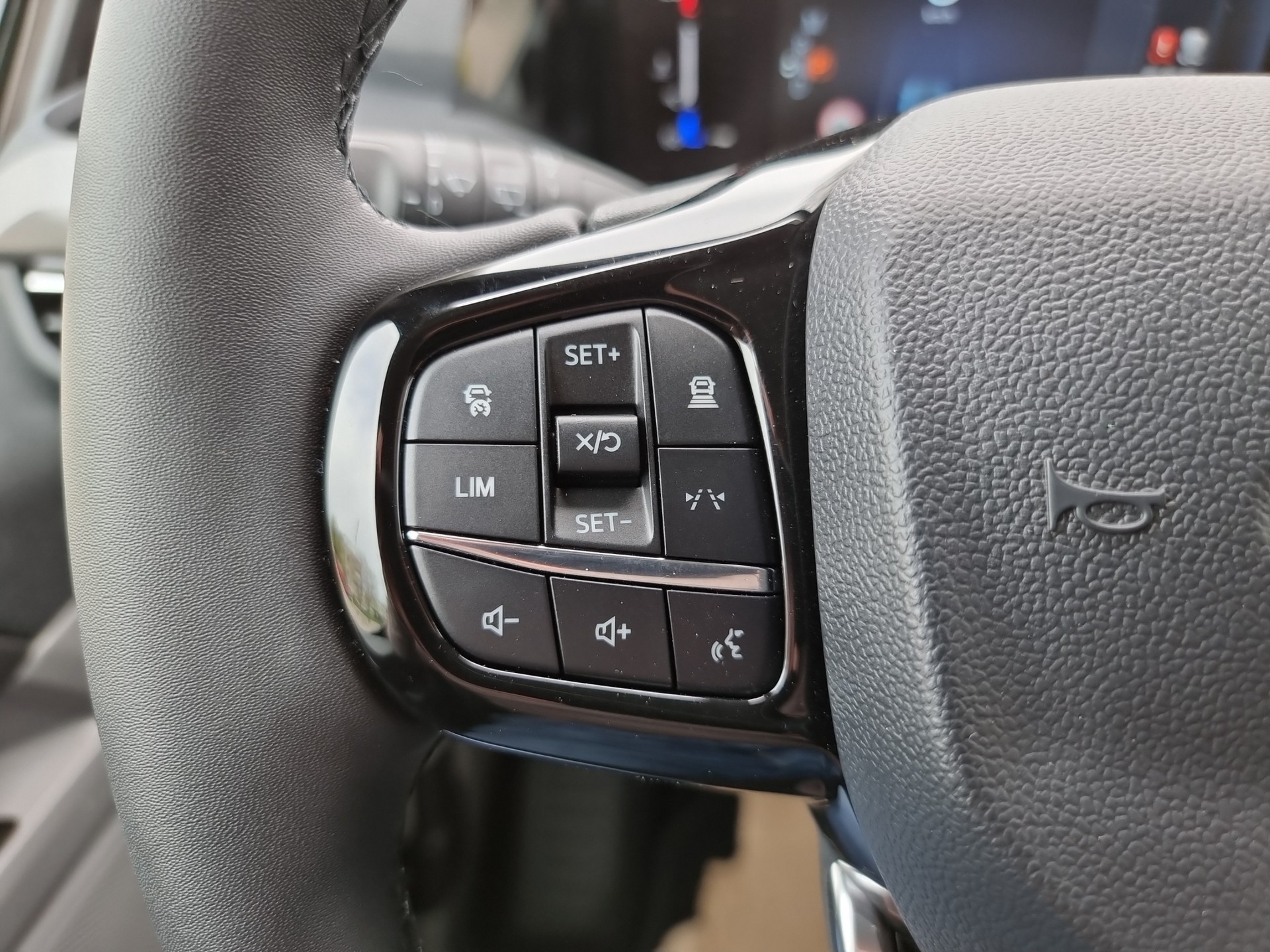 FORD Tourneo C Bus 320 L2 2.0 EcoBlue 170 Titanium-image-8