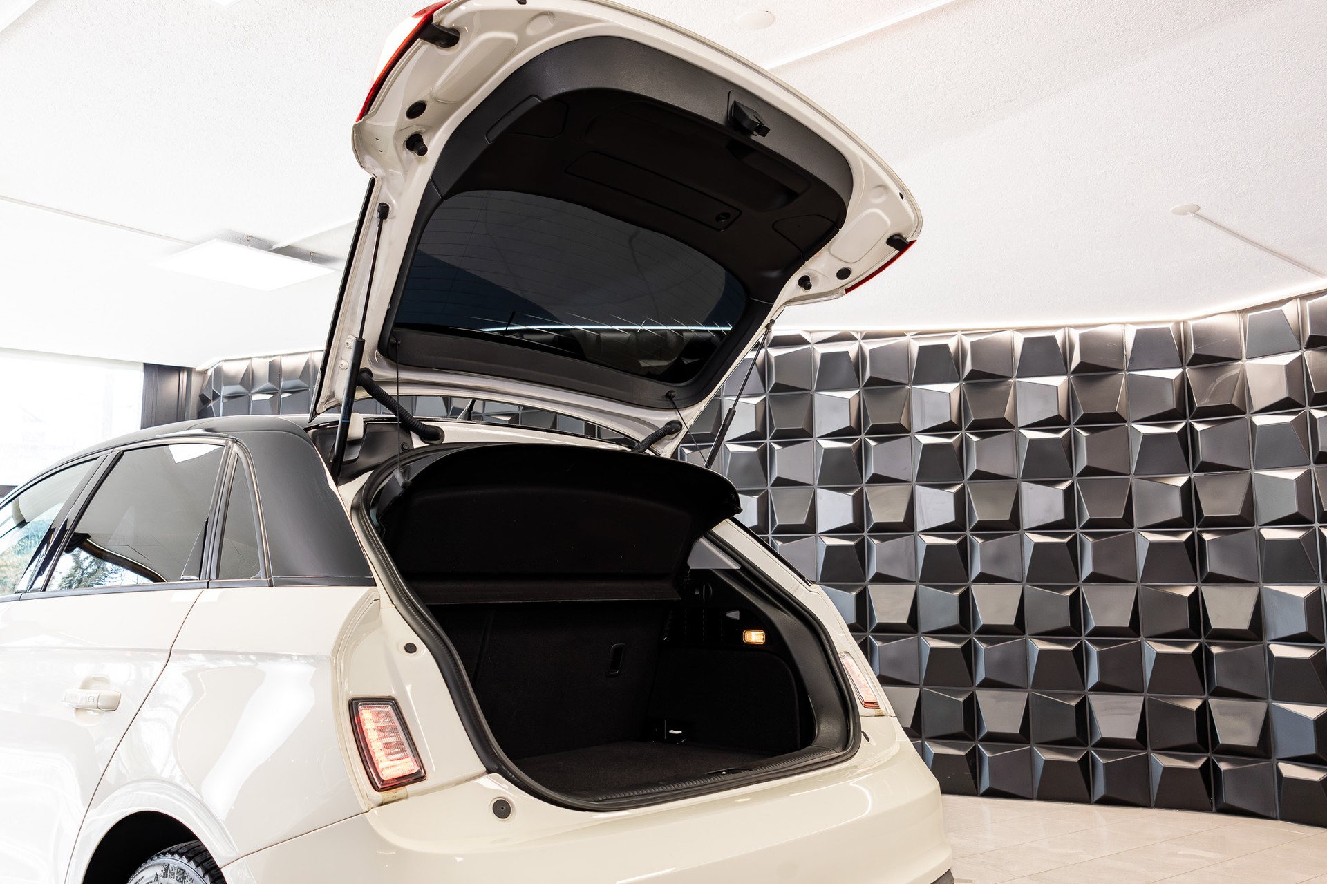 AUDI A1 Sportback 1.2 TFSI Ambition-image-17