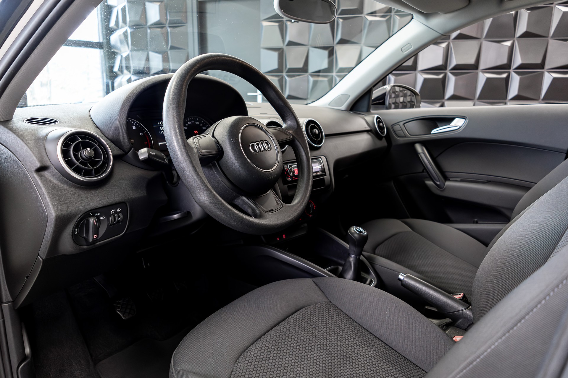 AUDI A1 Sportback 1.2 TFSI Ambition-image-9