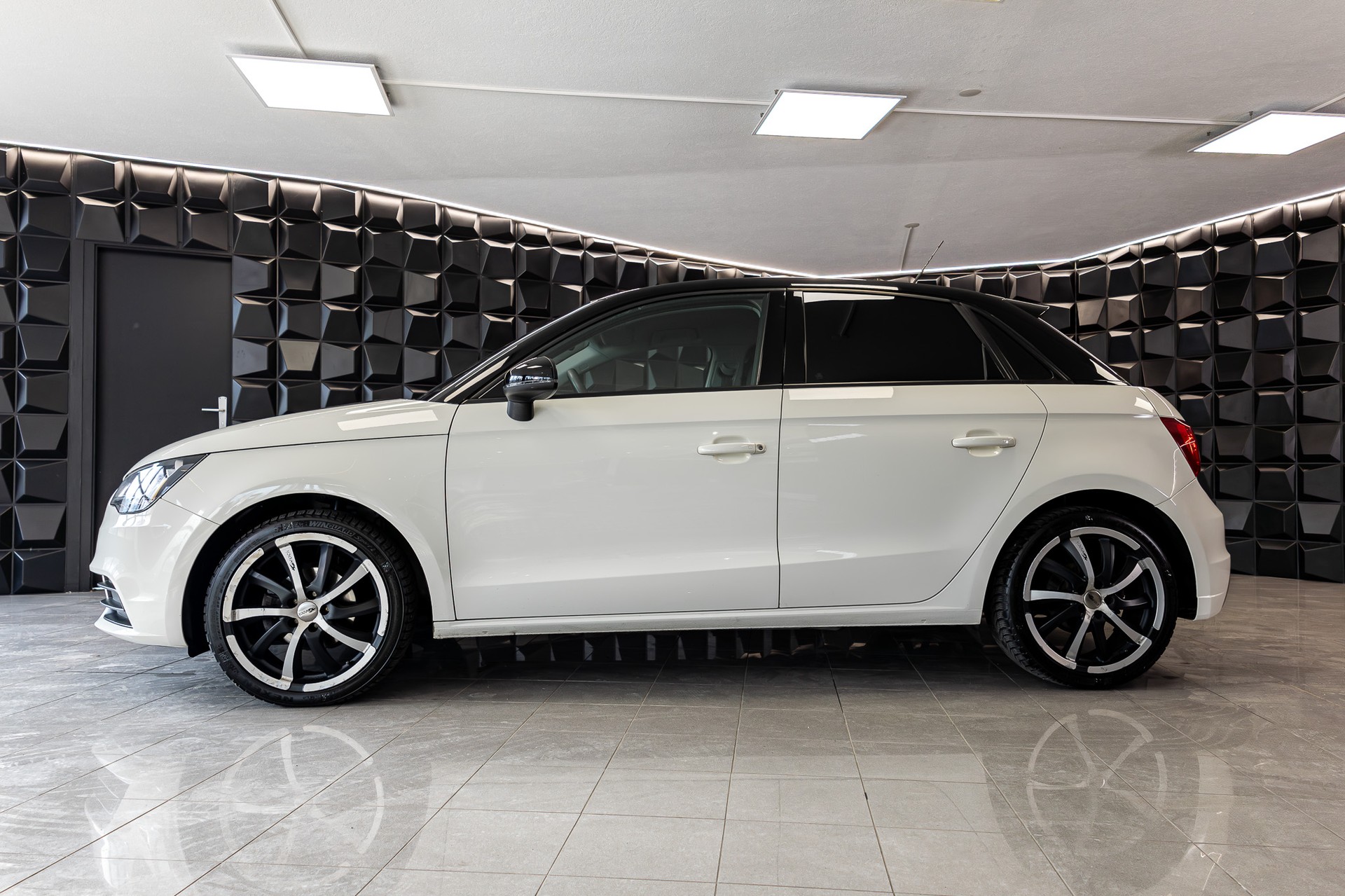 AUDI A1 Sportback 1.2 TFSI Ambition-image-1