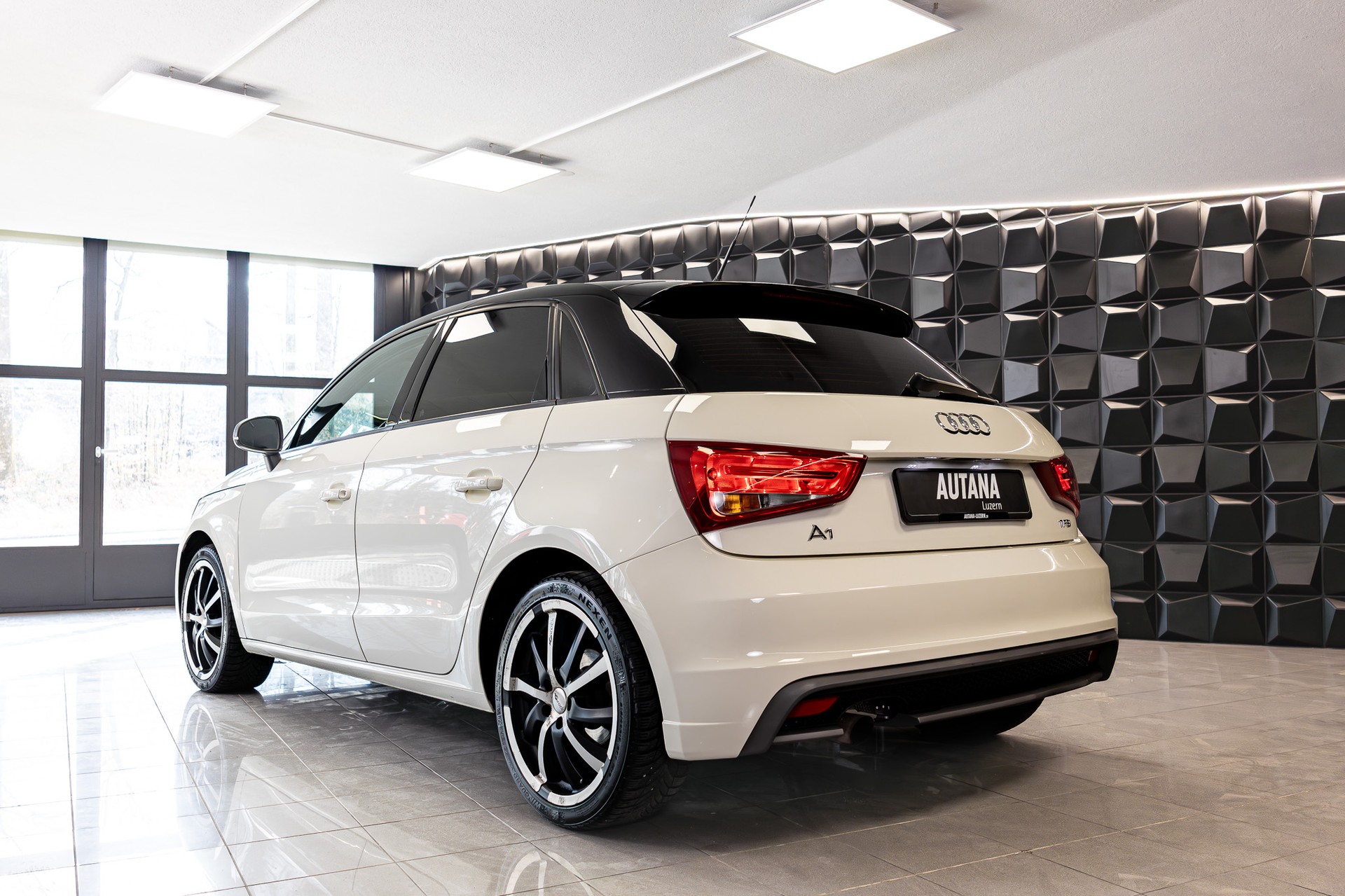 AUDI A1 Sportback 1.2 TFSI Ambition-image-2