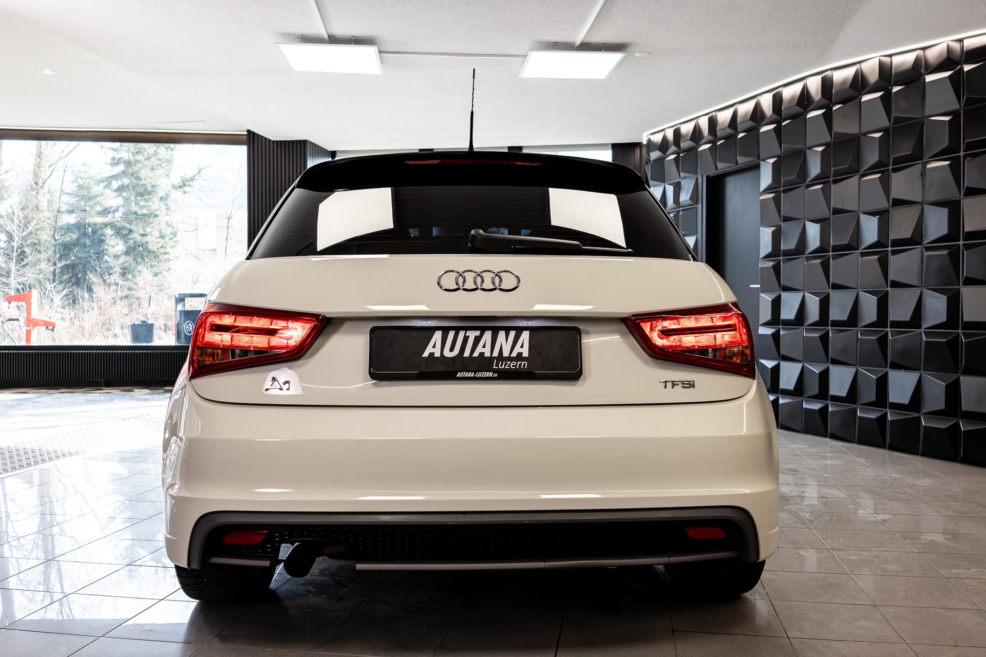 AUDI A1 Sportback 1.2 TFSI Ambition-image-4