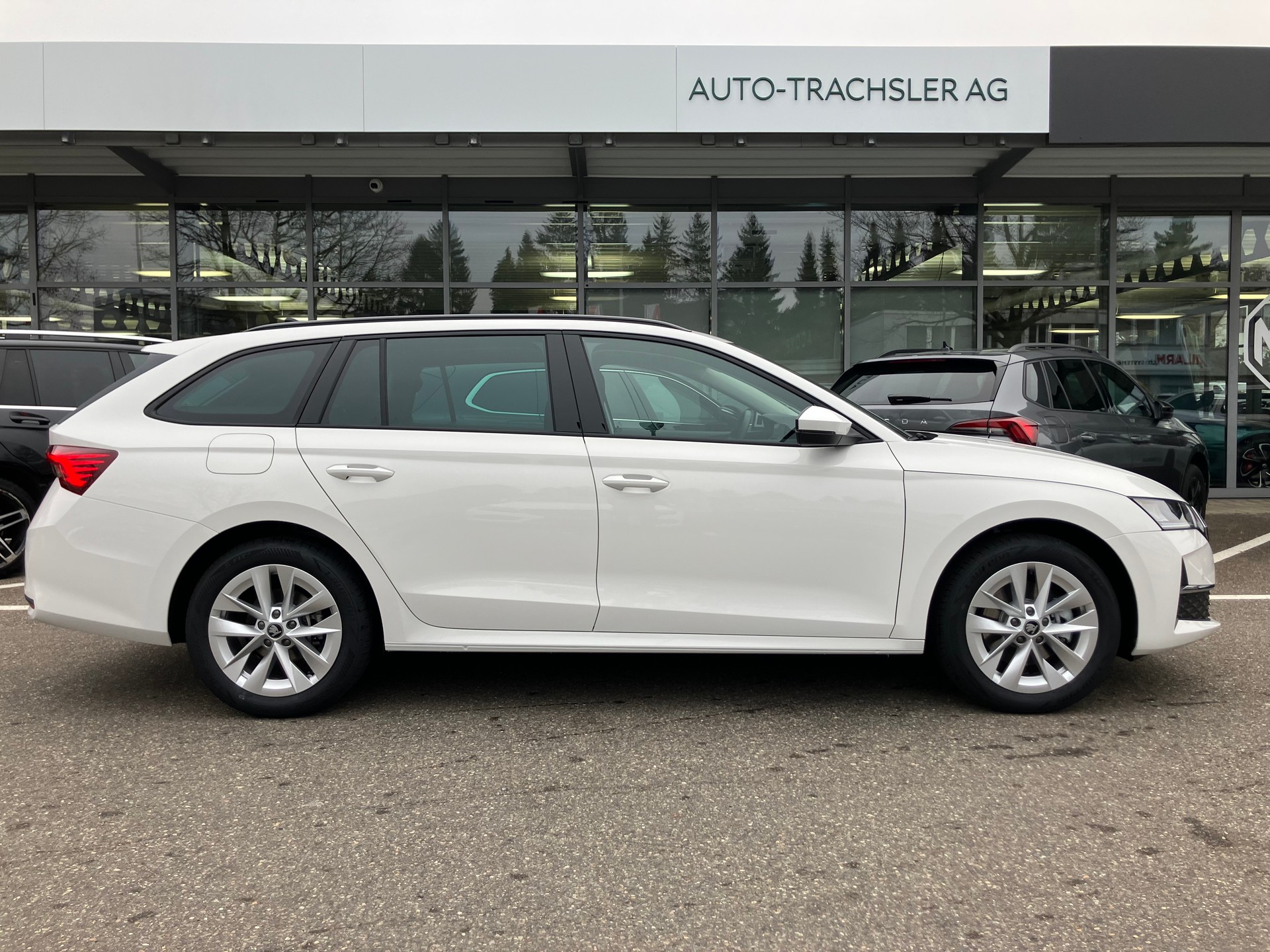 SKODA Octavia Combi 2.0 TSI DSG Selection 4x4-image-0