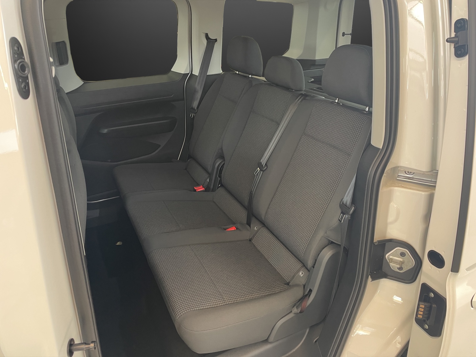 VW Caddy 2.0 TDI 4Motion-image-8