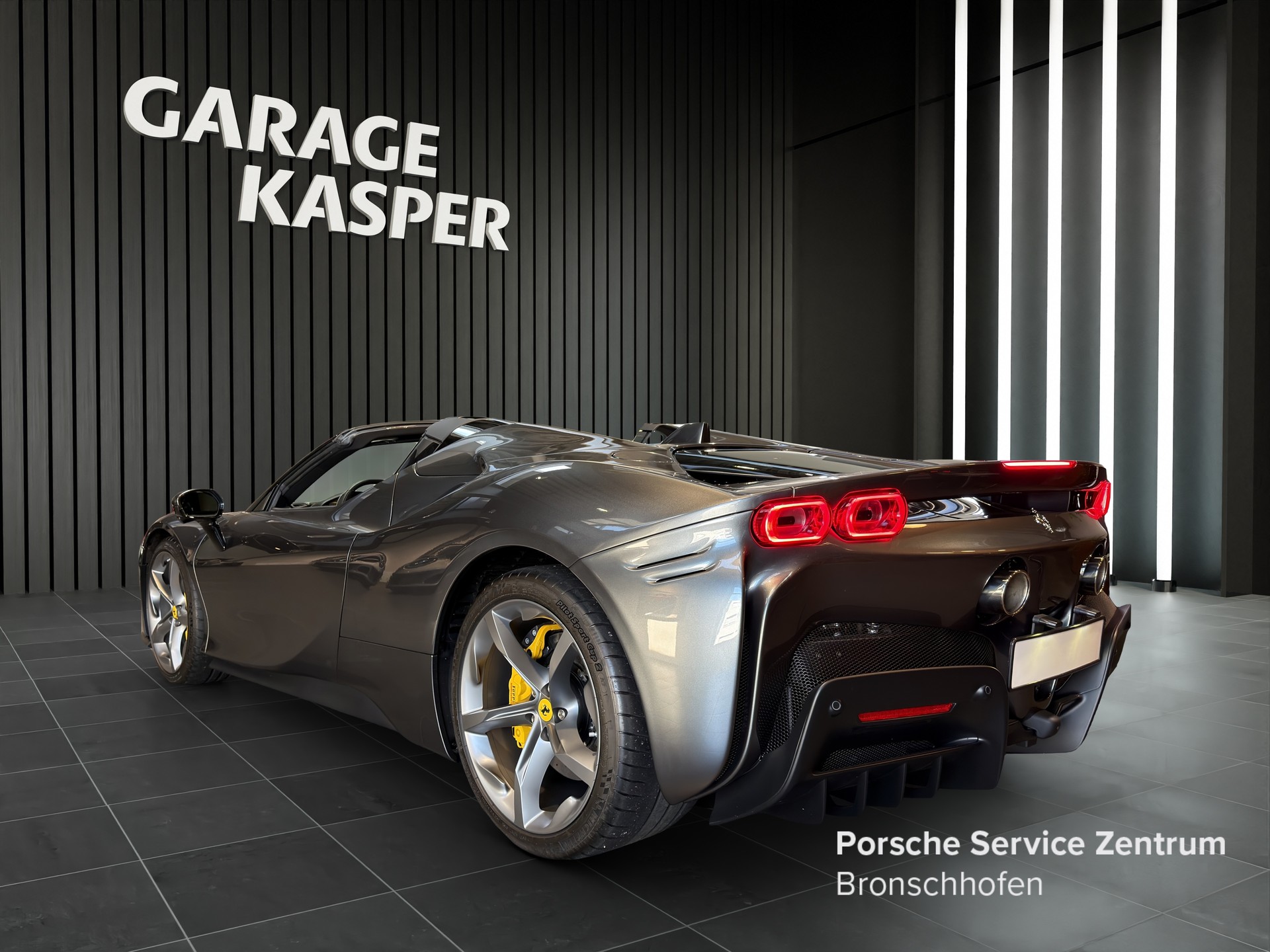 FERRARI SF90 Spider 4.0-showroom-element-2