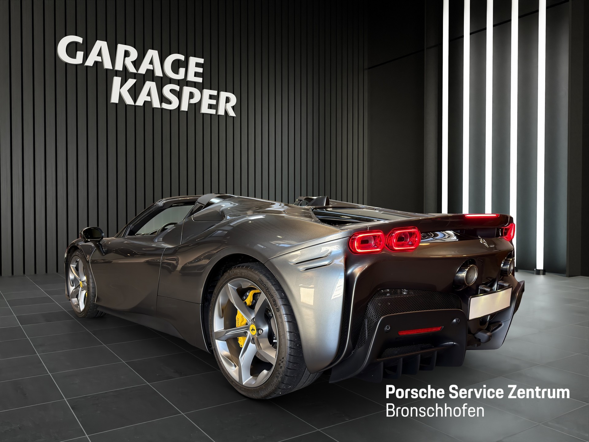 FERRARI SF90 Spider 4.0-showroom-element-2