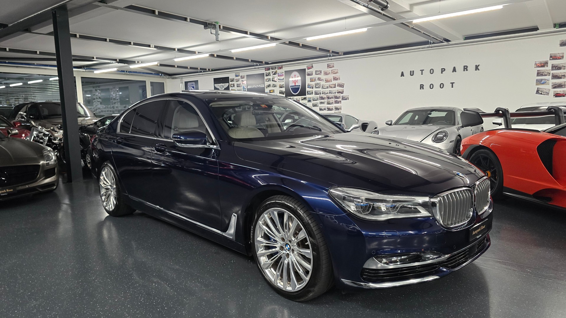 BMW 750i INDIVIDUAL xDrive Steptronic-image-12