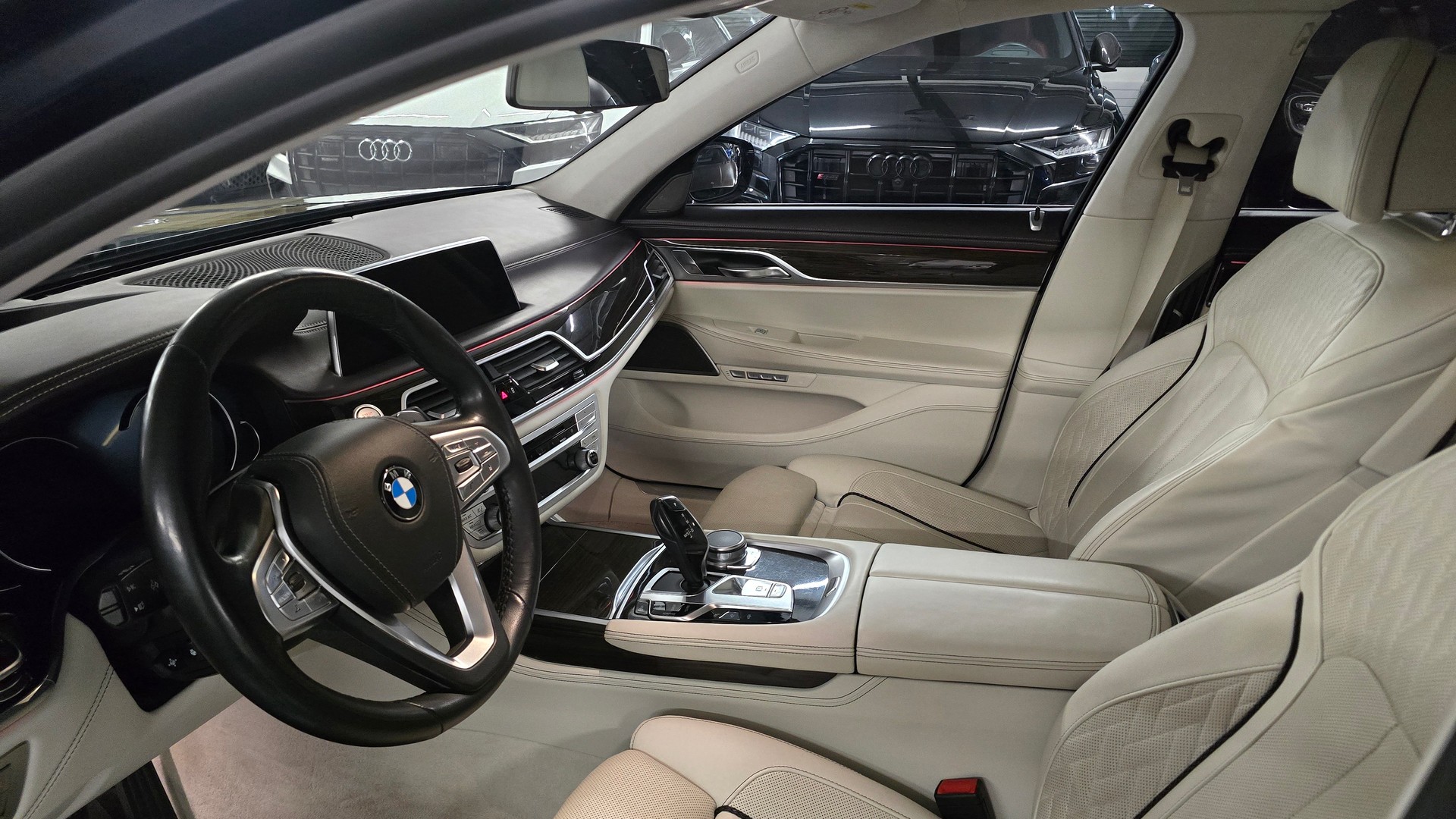 BMW 750i INDIVIDUAL xDrive Steptronic-image-15