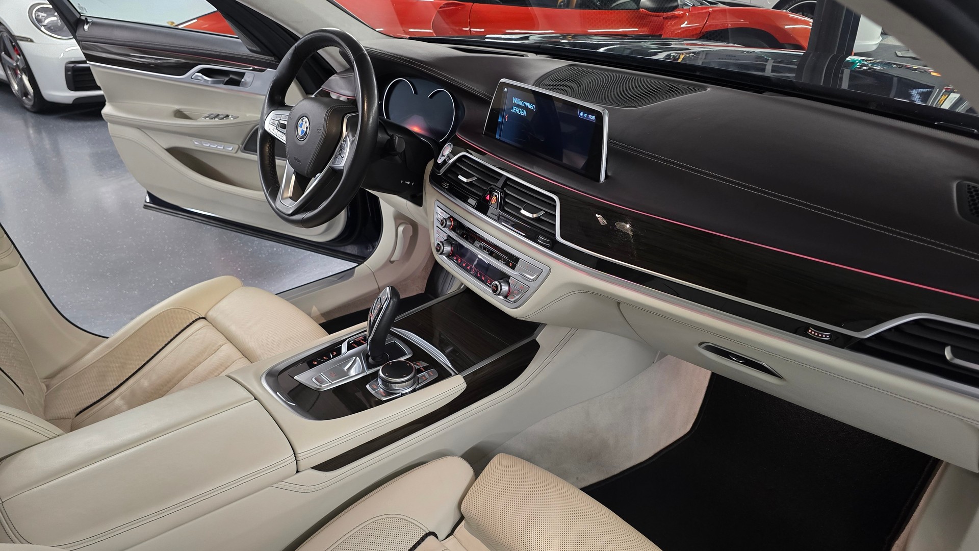 BMW 750i INDIVIDUAL xDrive Steptronic-image-19