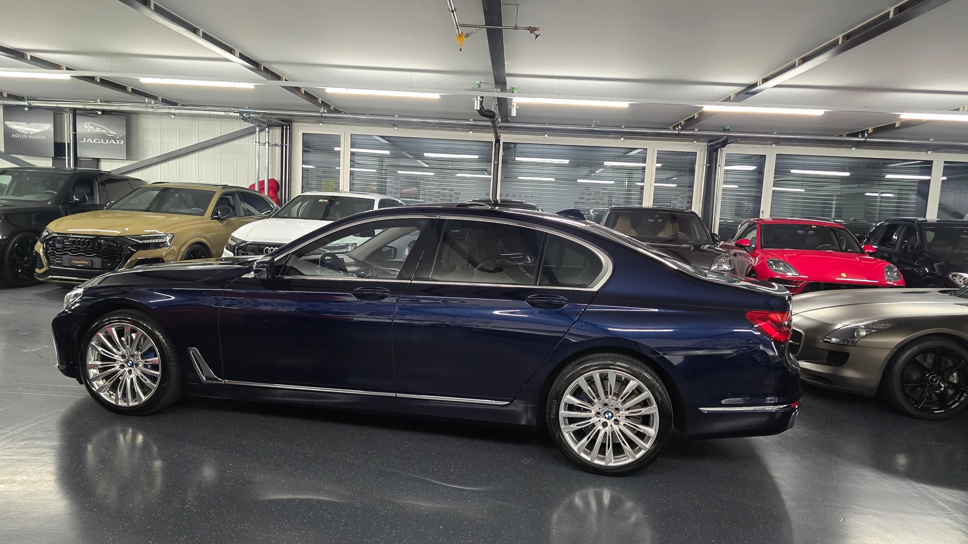 BMW 750i INDIVIDUAL xDrive Steptronic-image-9